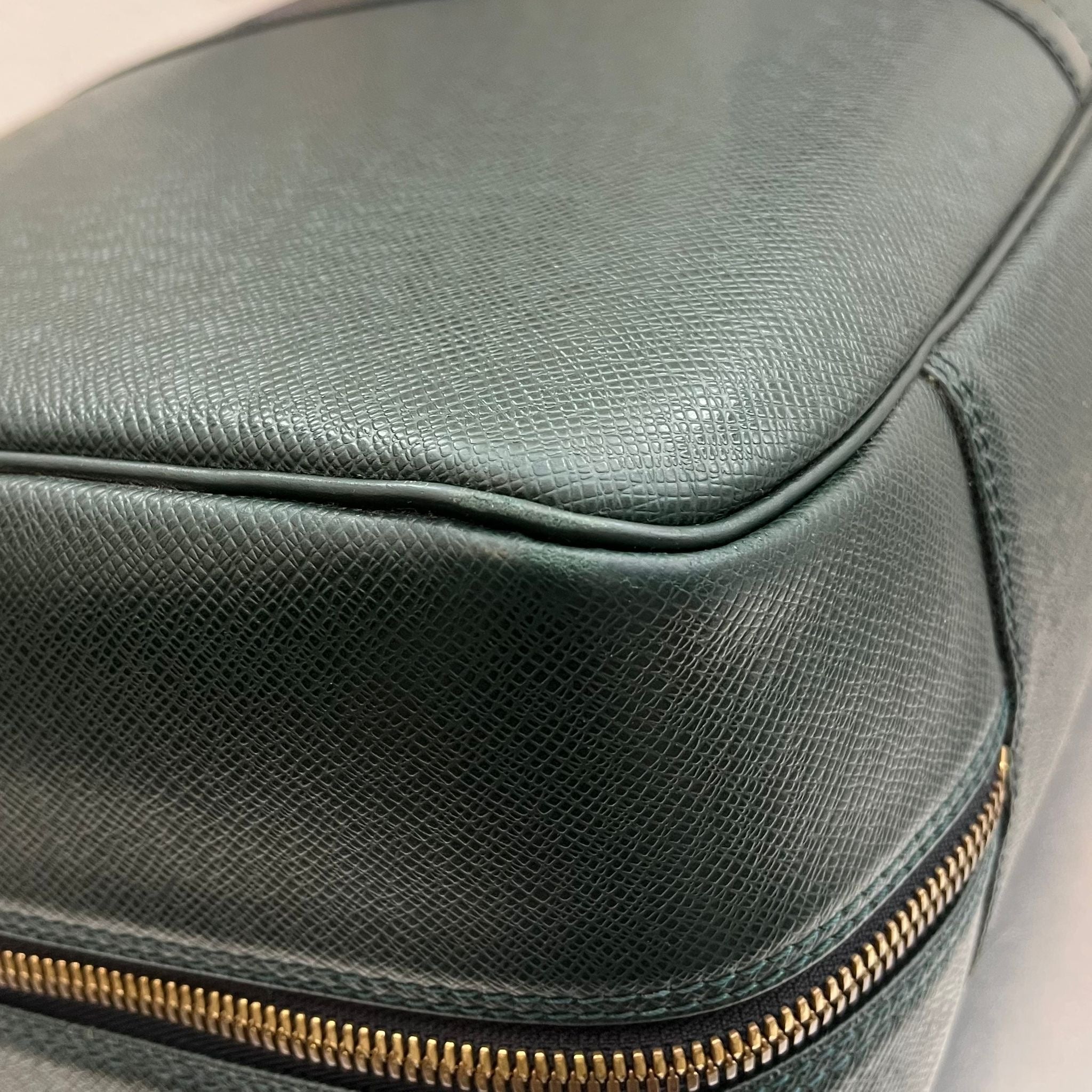 Louis Vuitton Helanga Taiga