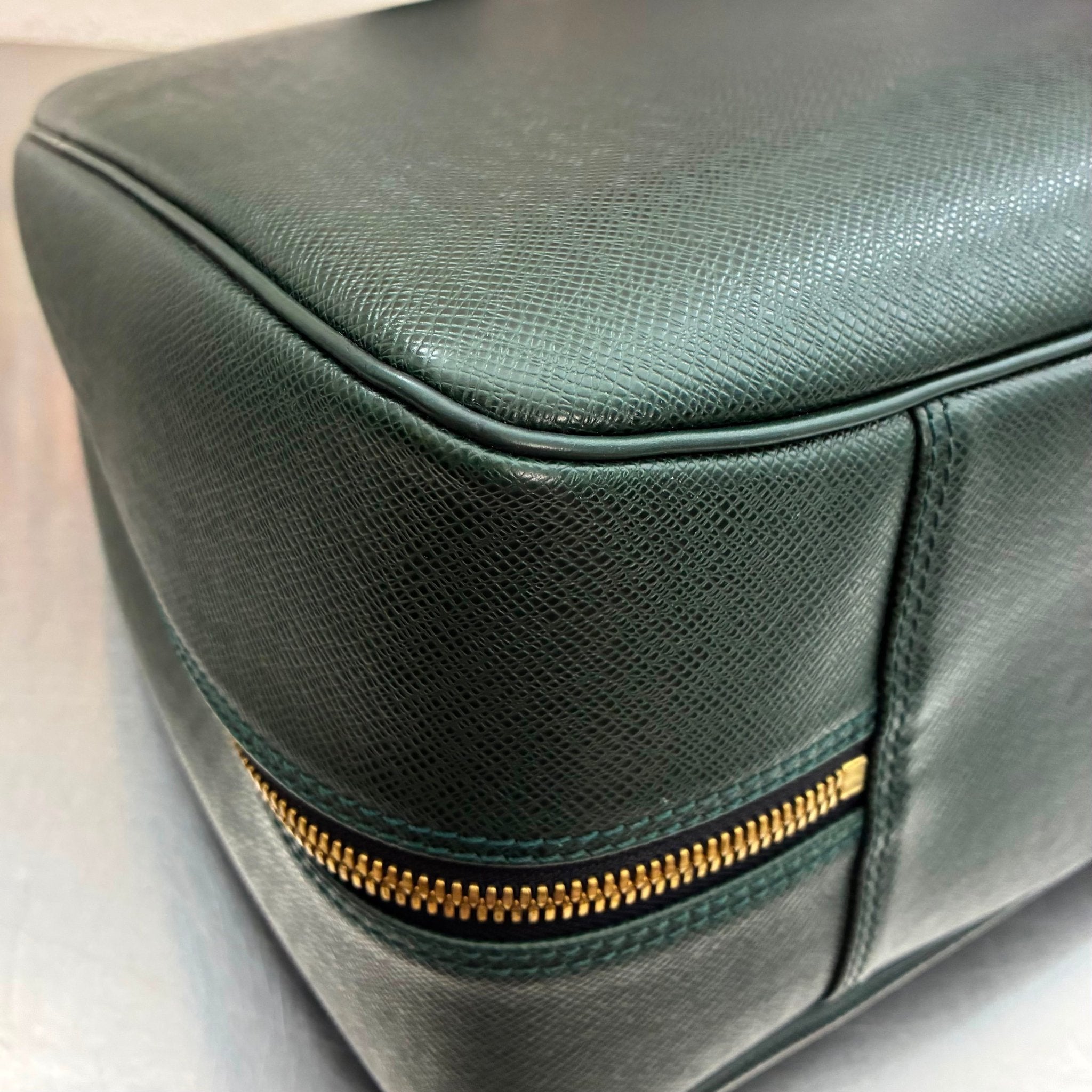 Louis Vuitton Helanga Taiga