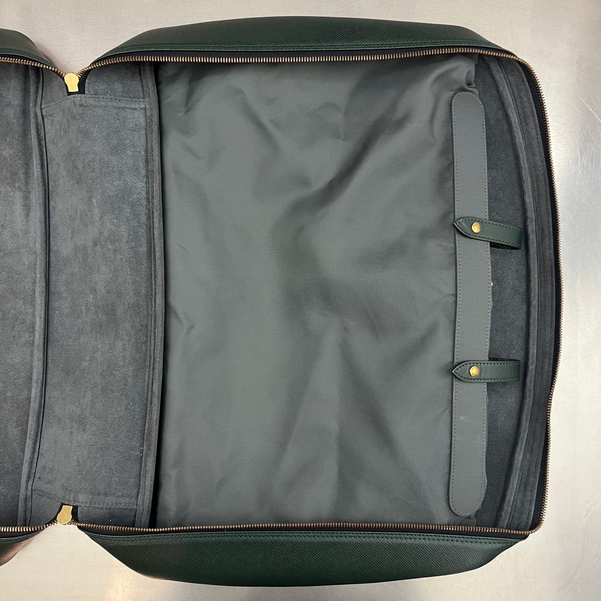 Louis Vuitton Helanga Taiga