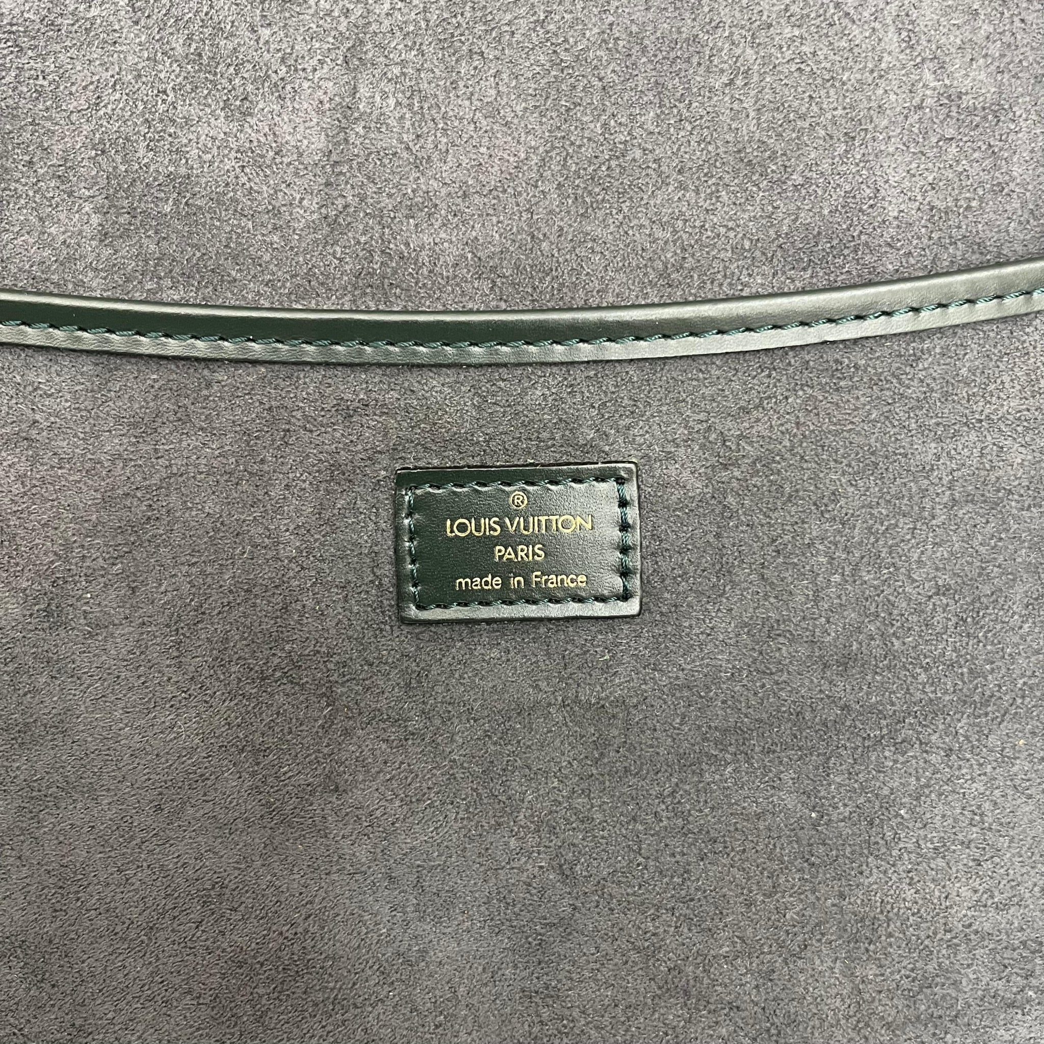 Louis Vuitton Helanga Taiga
