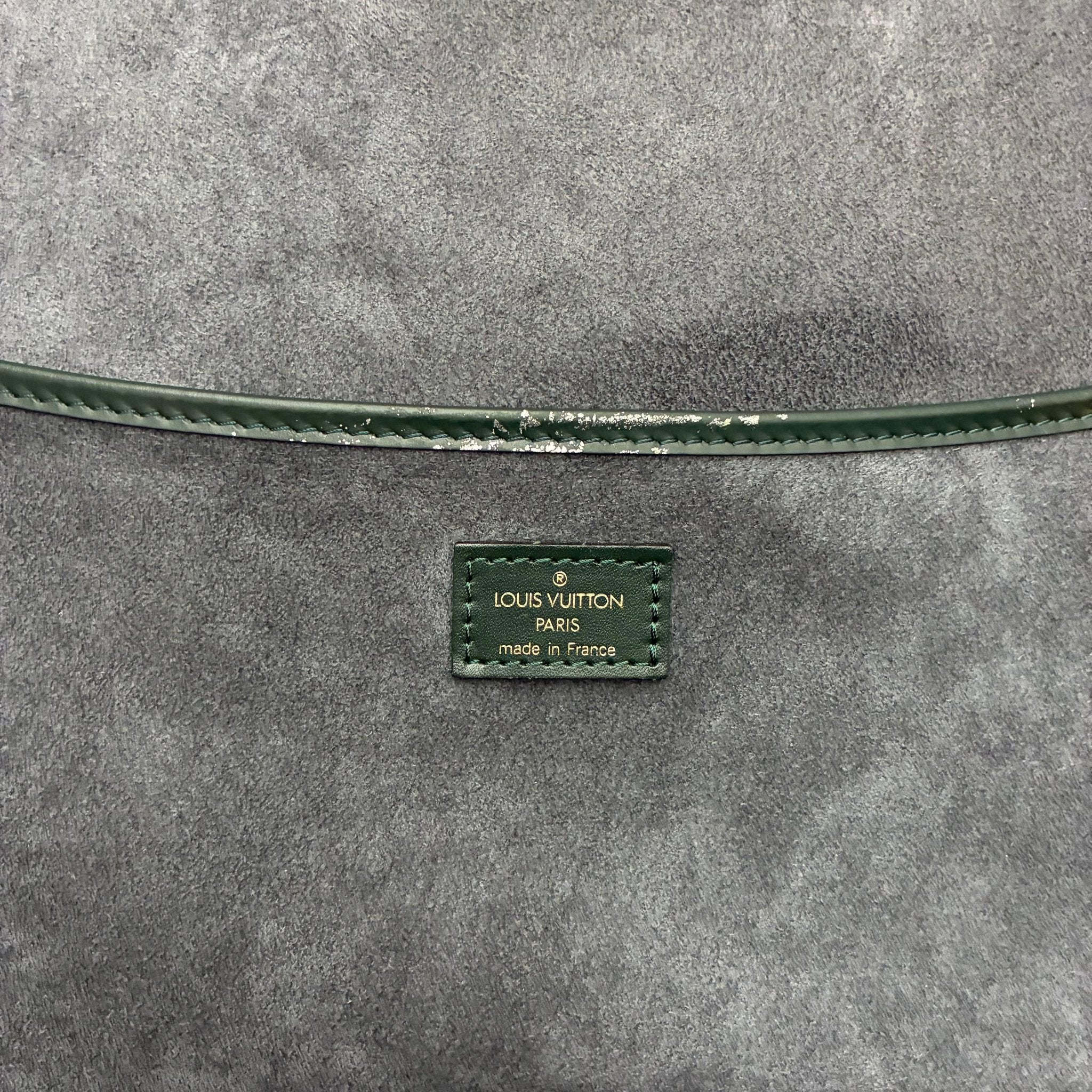 Louis Vuitton Helanga Taiga