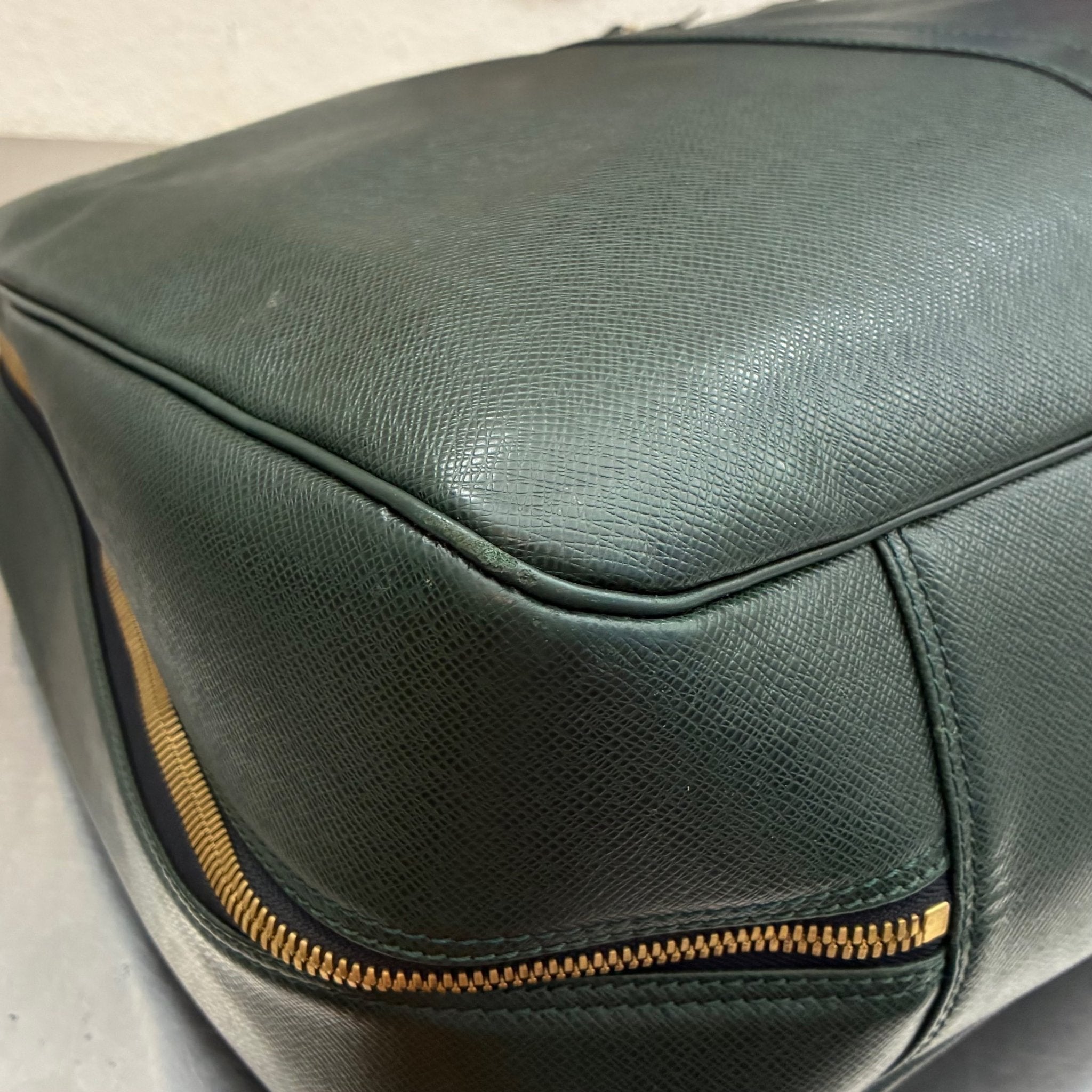 Louis Vuitton Helanga Taiga