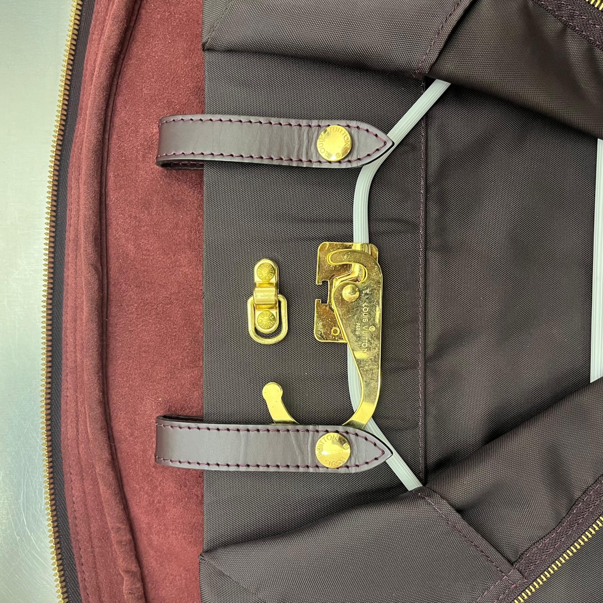 Louis Vuitton Helanga Taiga
