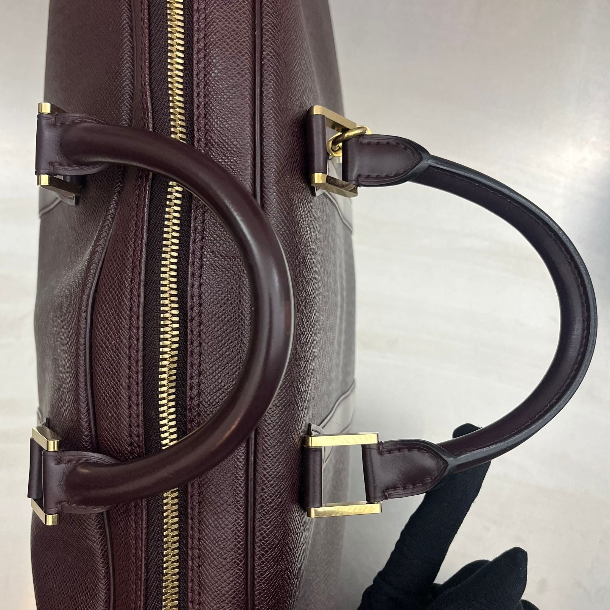 Louis Vuitton Helanga Taiga