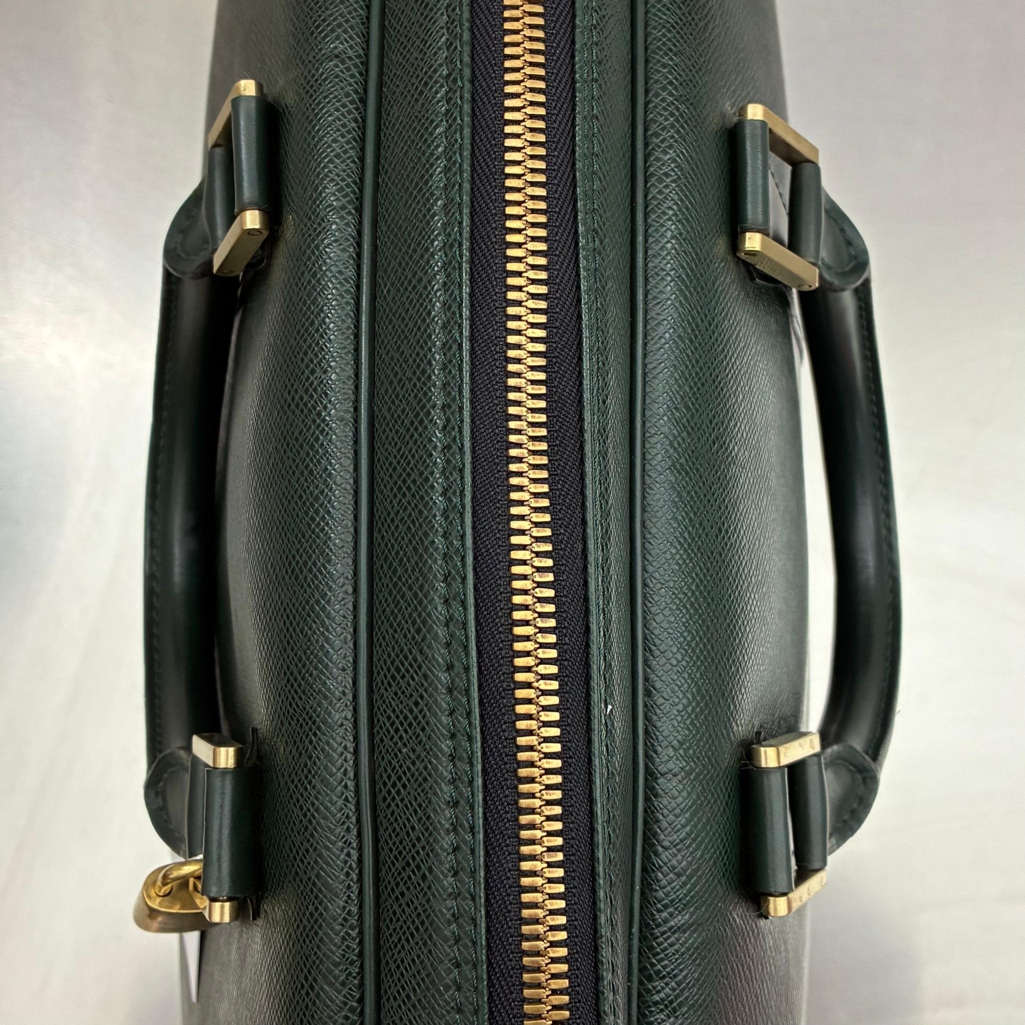 Louis Vuitton Helanga Taiga