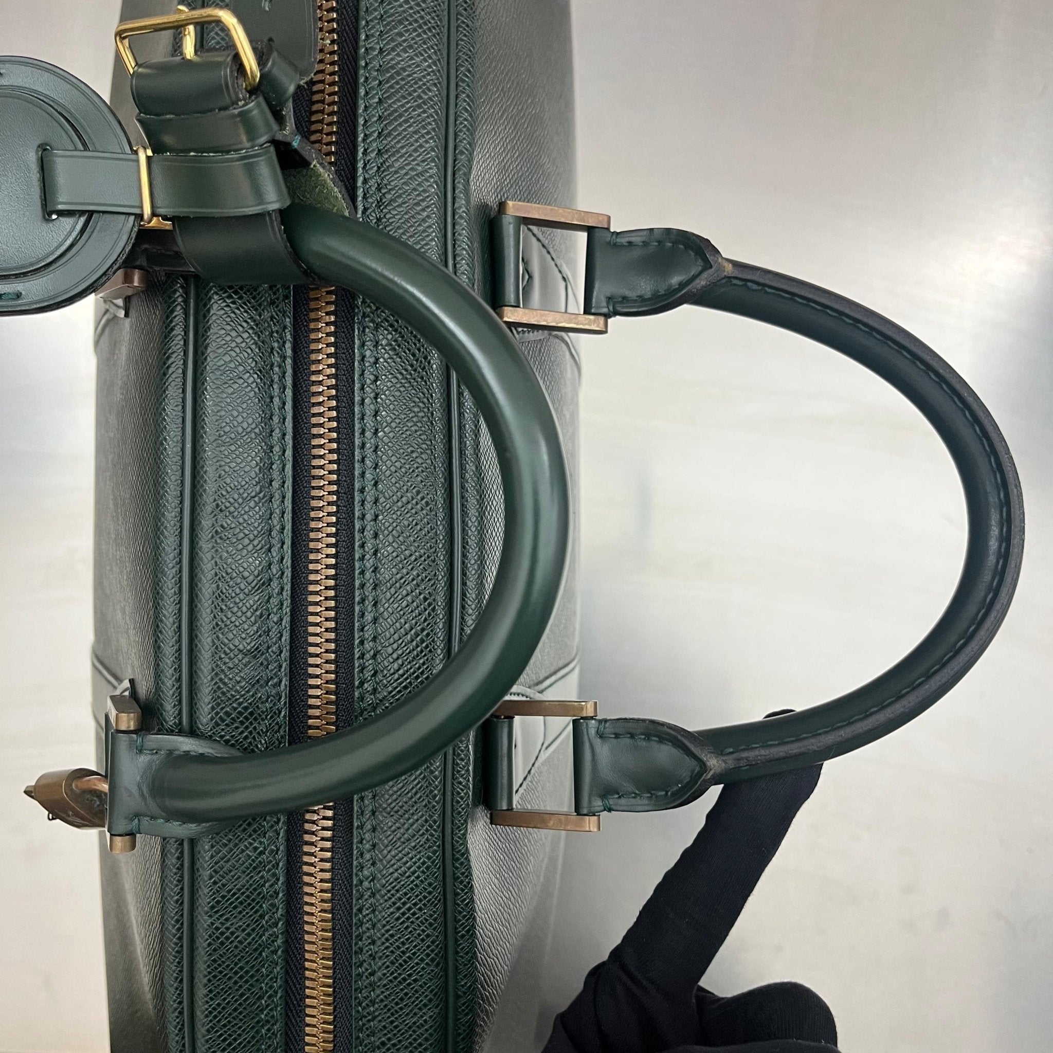 Louis Vuitton Helanga Taiga