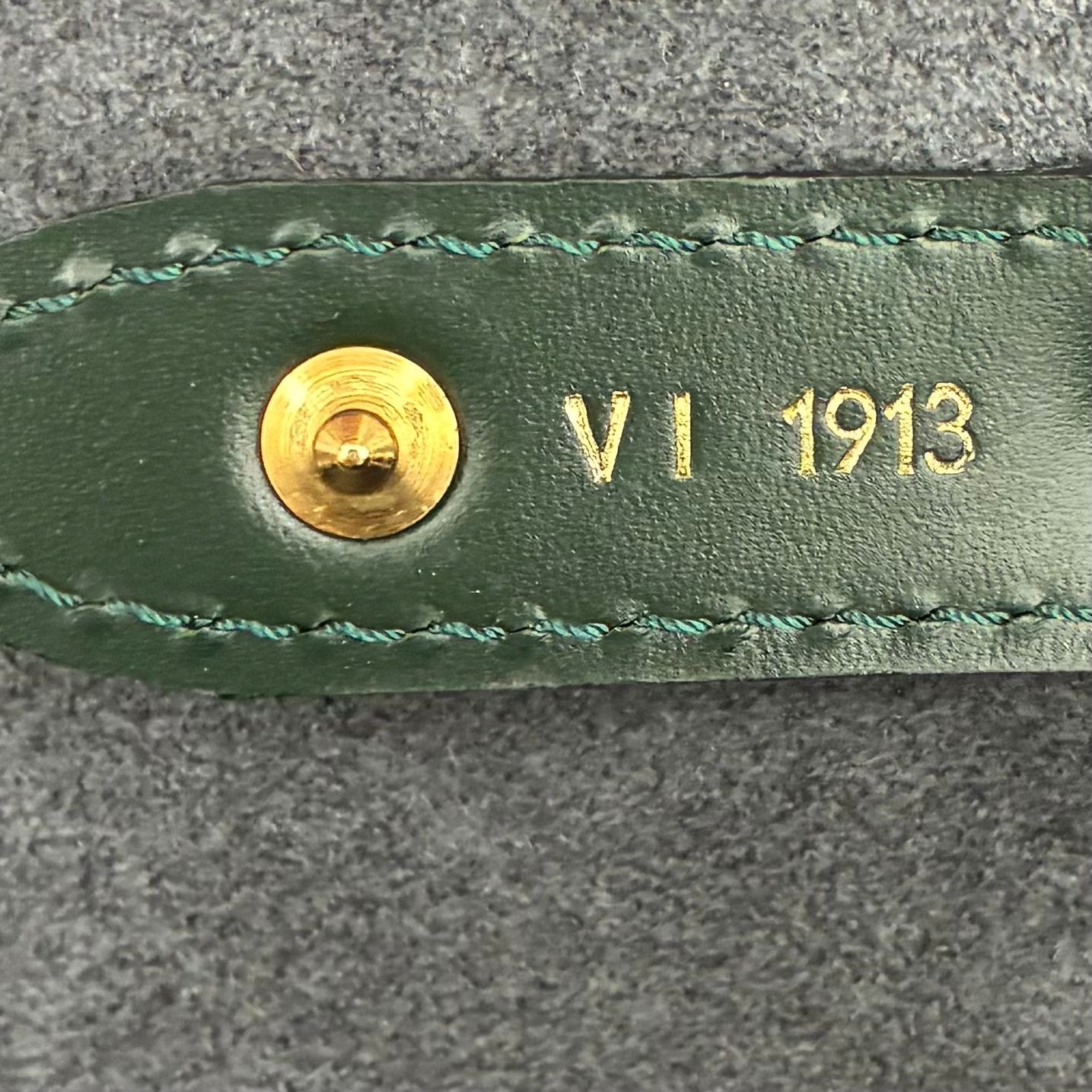 Louis Vuitton Helanga Taiga