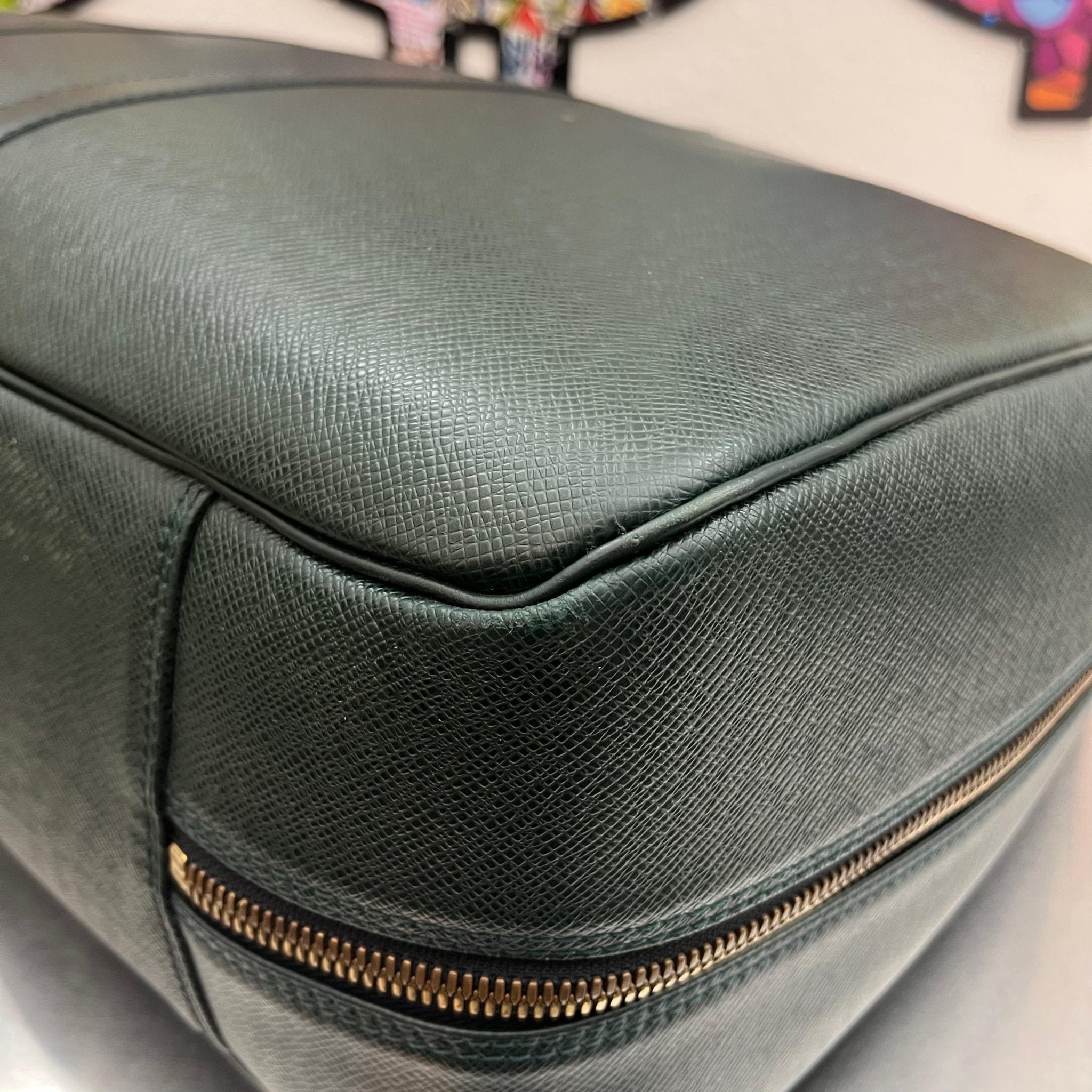 Louis Vuitton Helanga Taiga