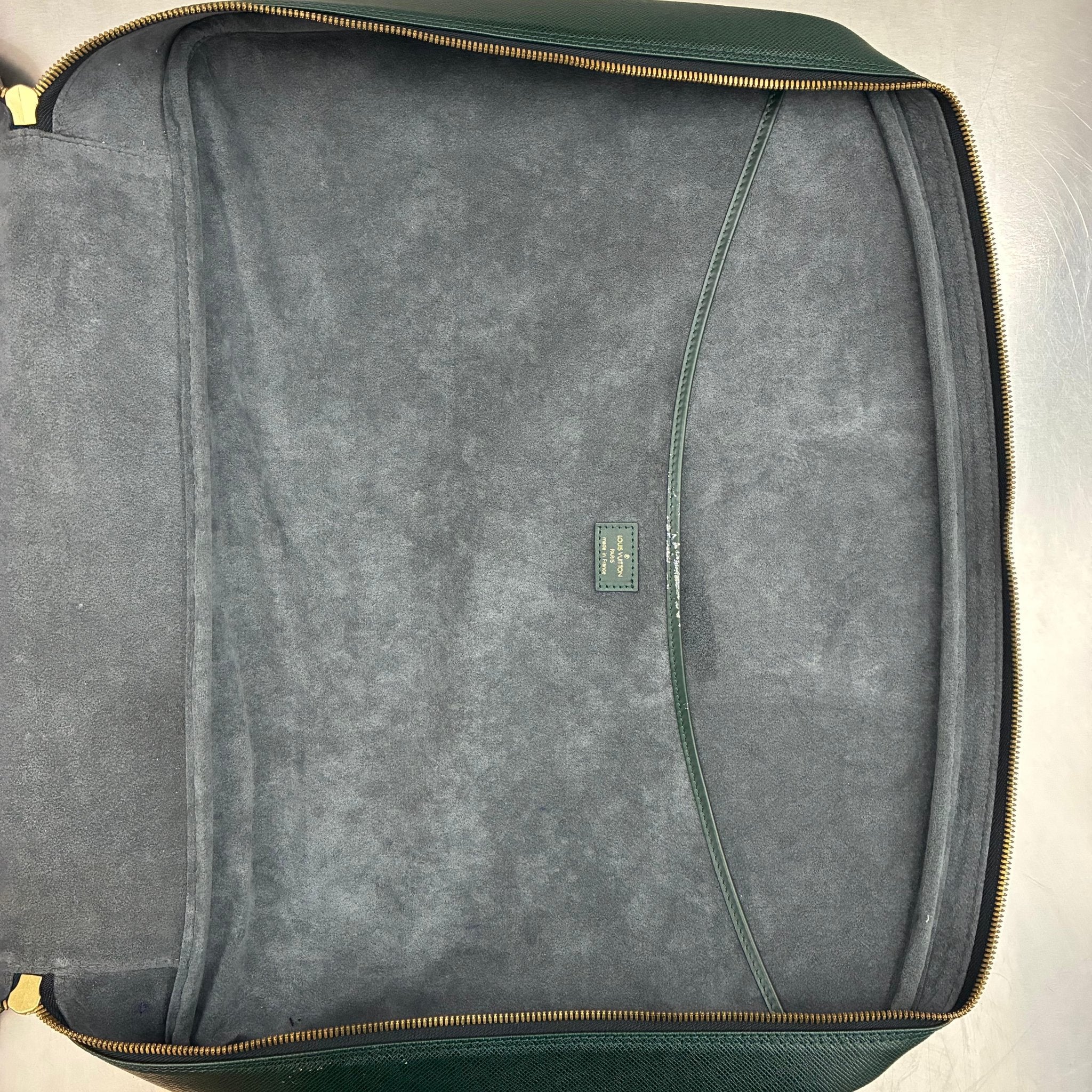 Louis Vuitton Helanga Taiga