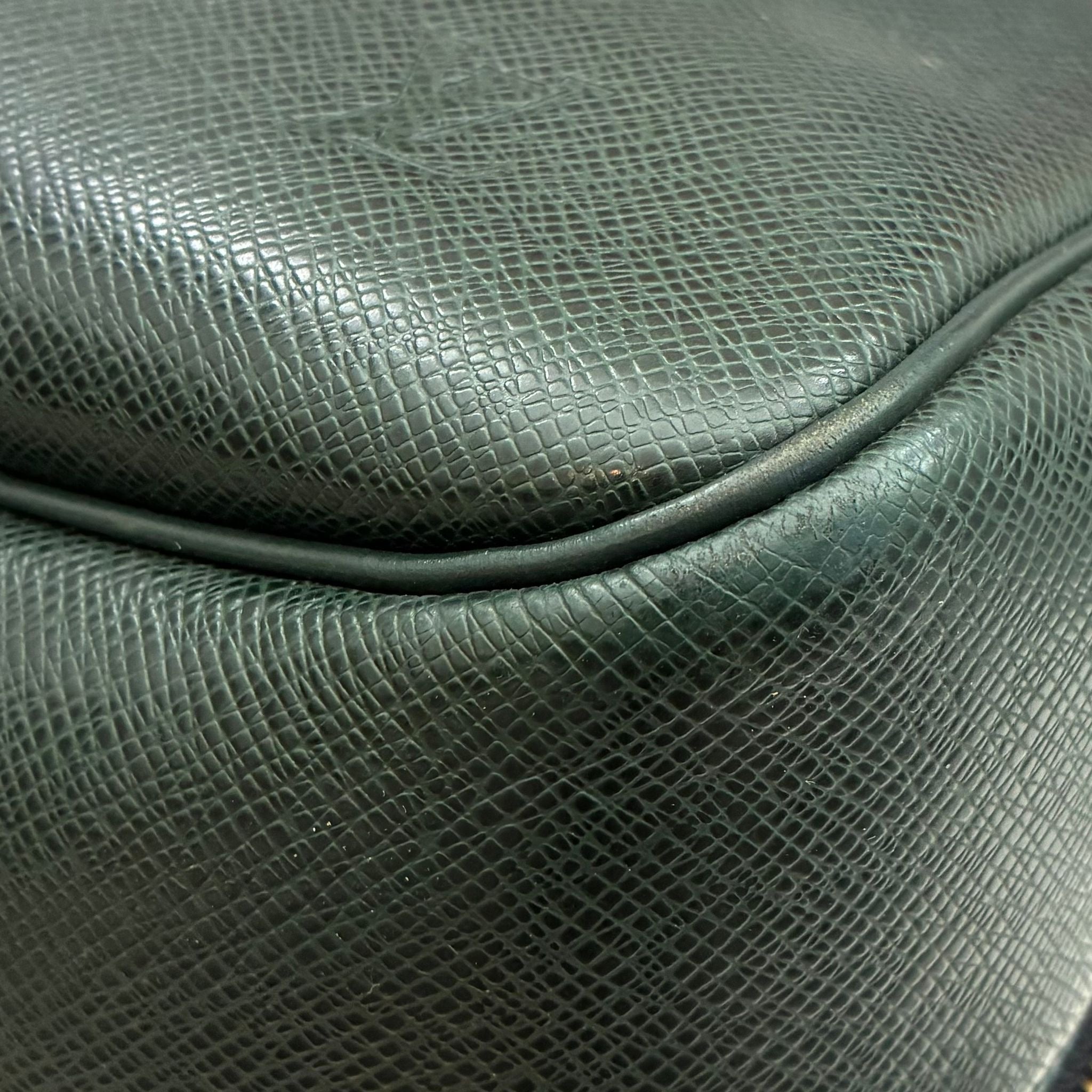 Louis Vuitton Helanga Taiga