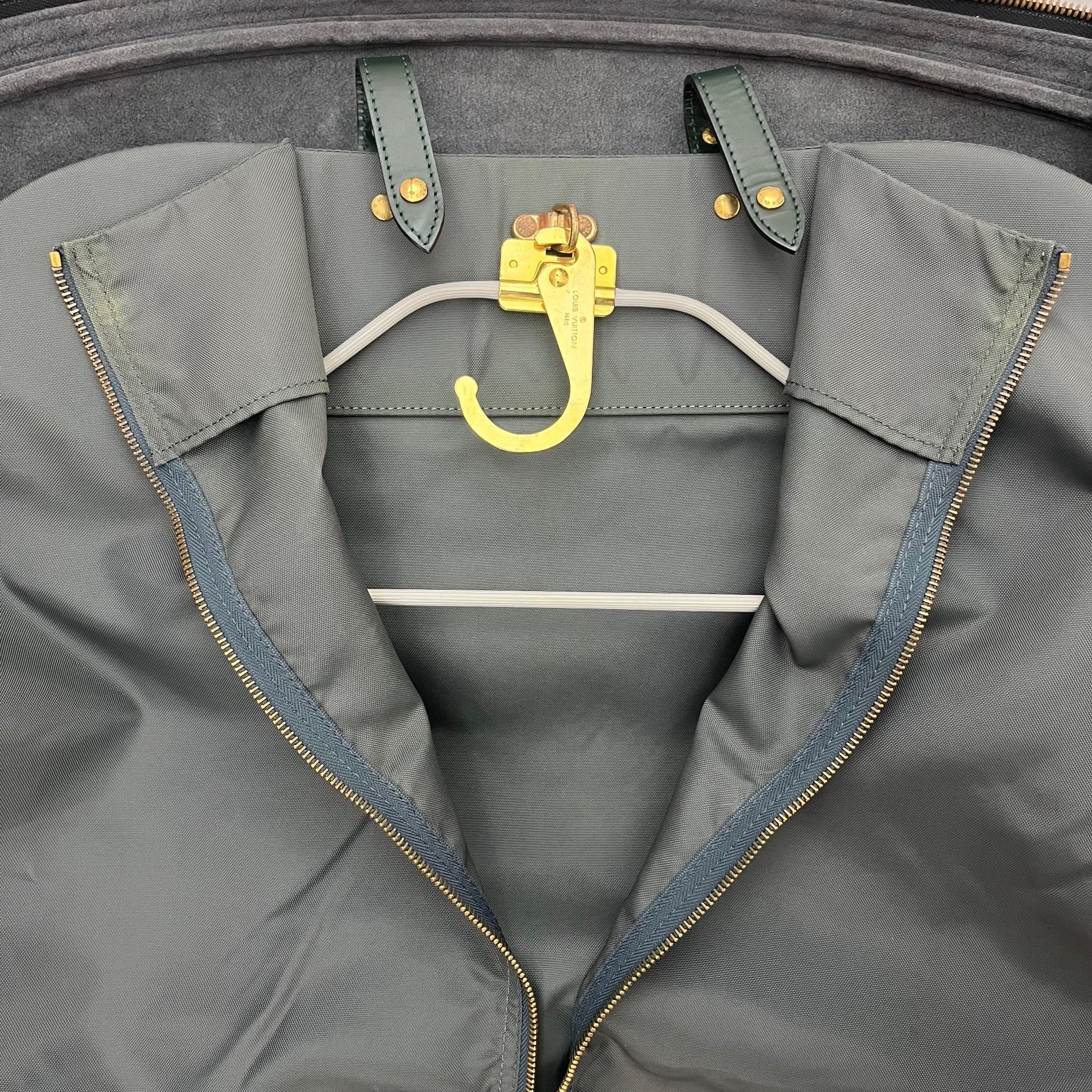 Louis Vuitton Helanga Taiga