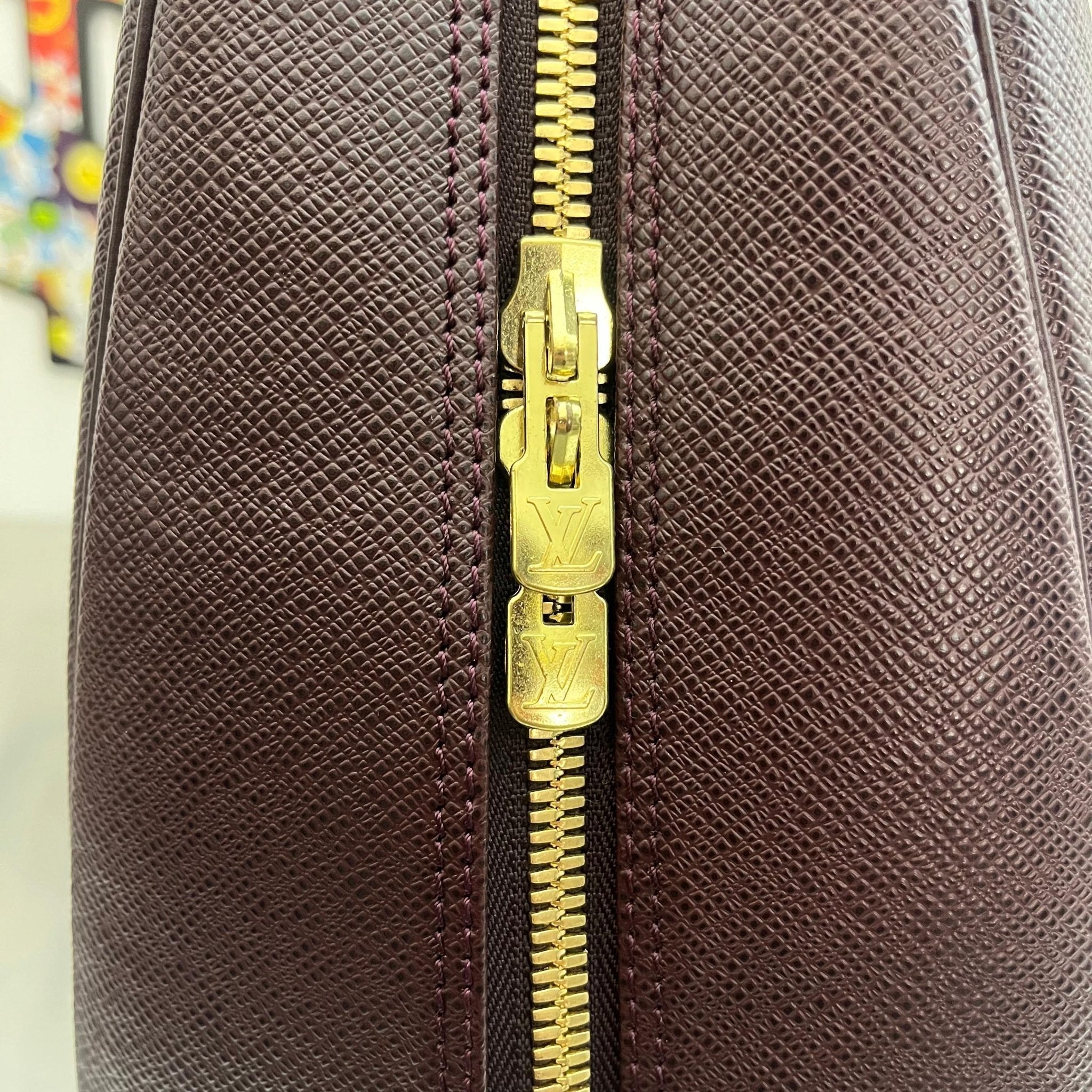 Louis Vuitton Helanga Taiga