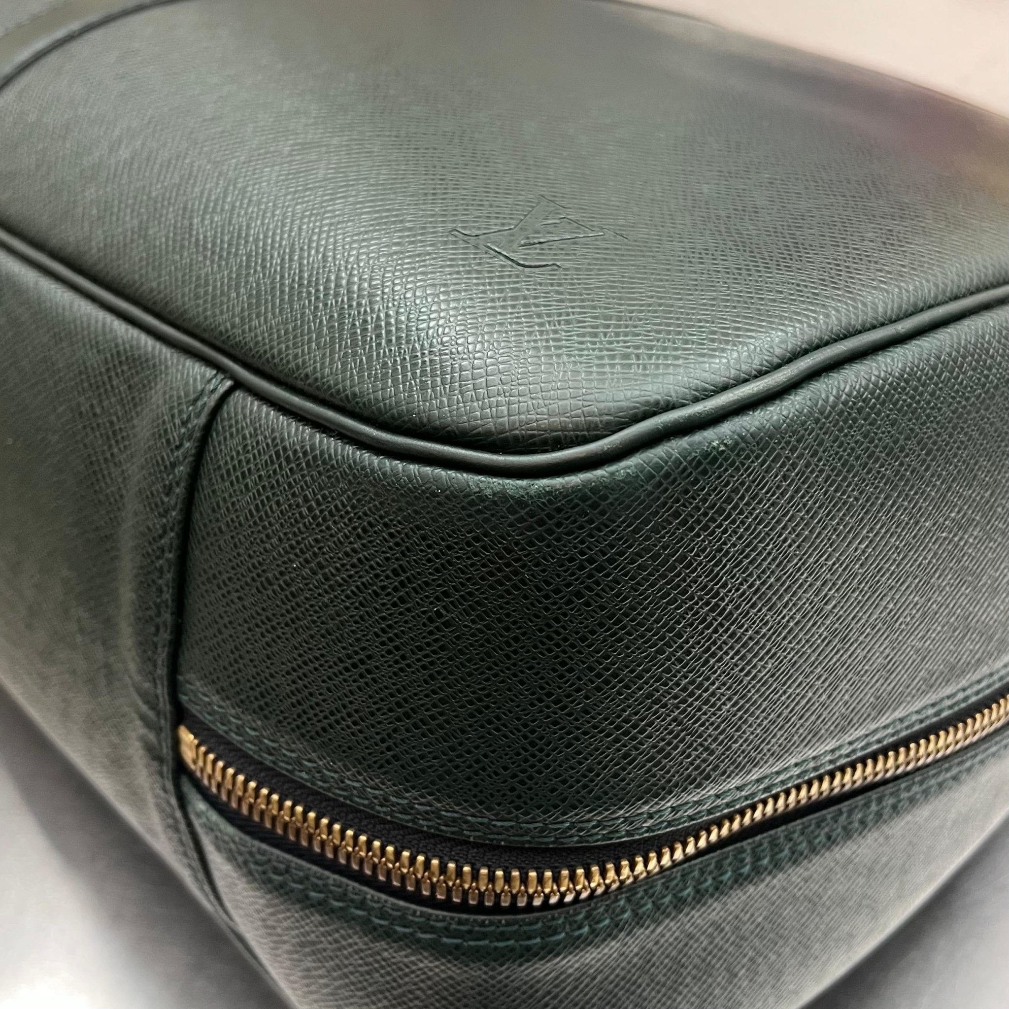 Louis Vuitton Helanga Taiga