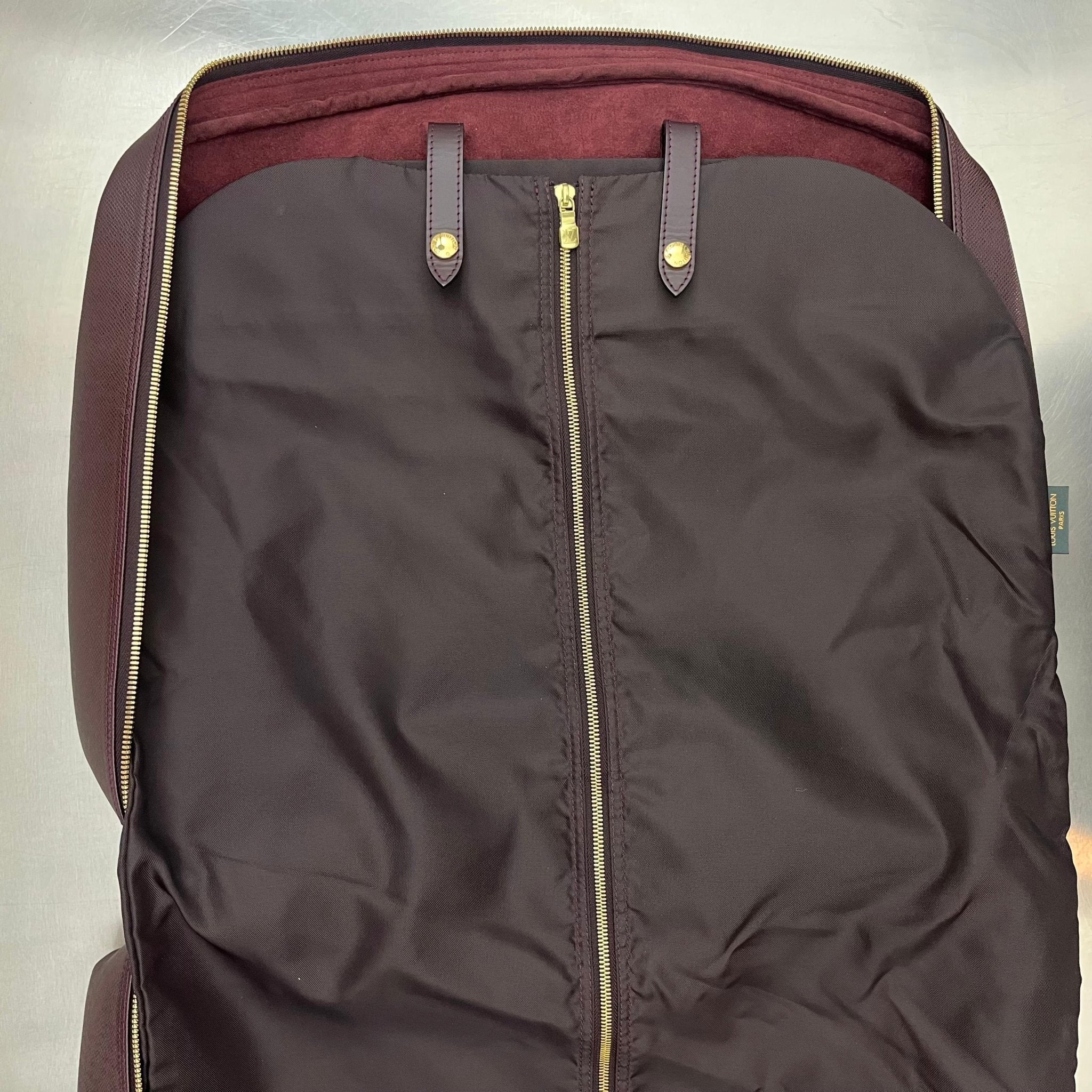 Louis Vuitton Helanga Taiga