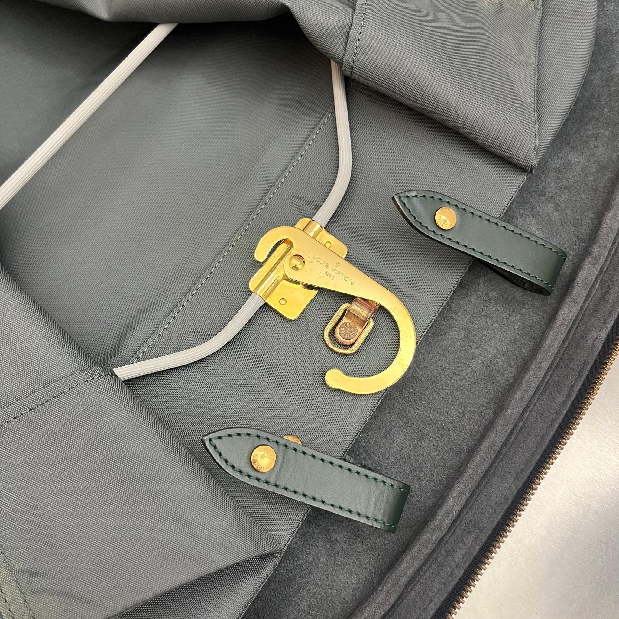 Louis Vuitton Helanga Taiga