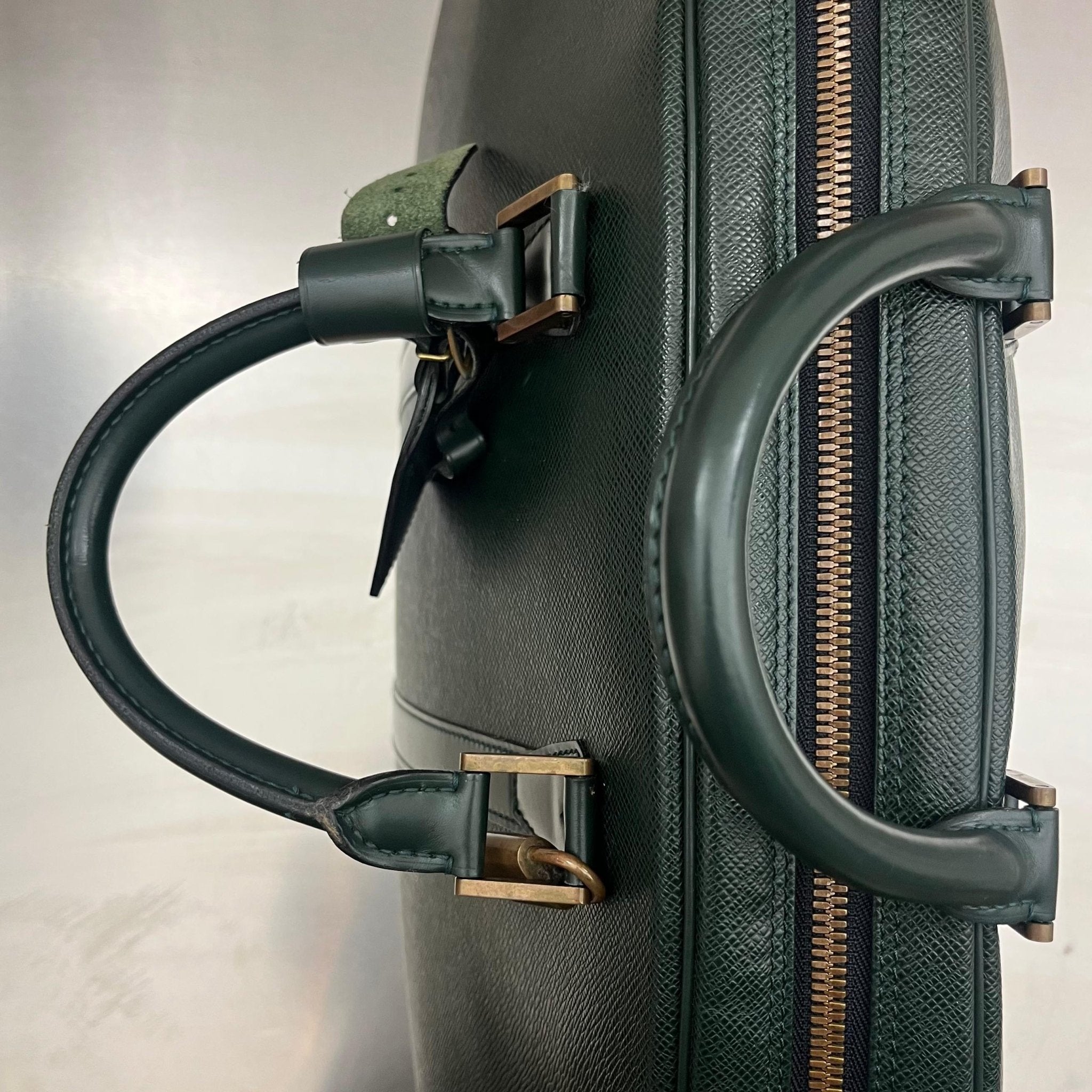 Louis Vuitton Helanga Taiga