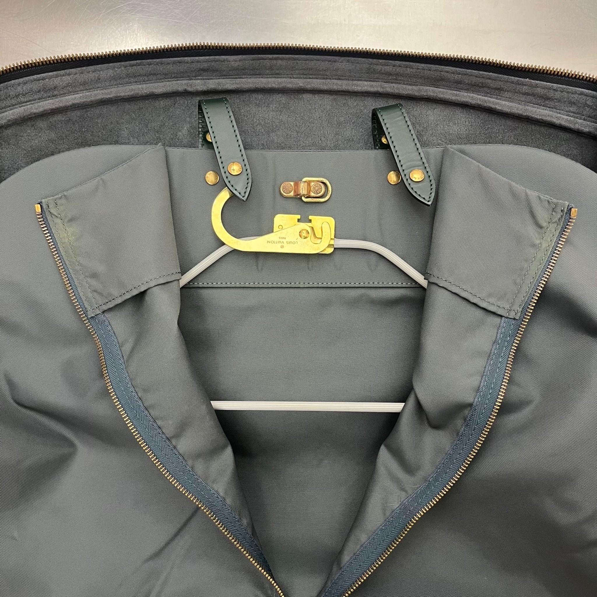 Louis Vuitton Helanga Taiga