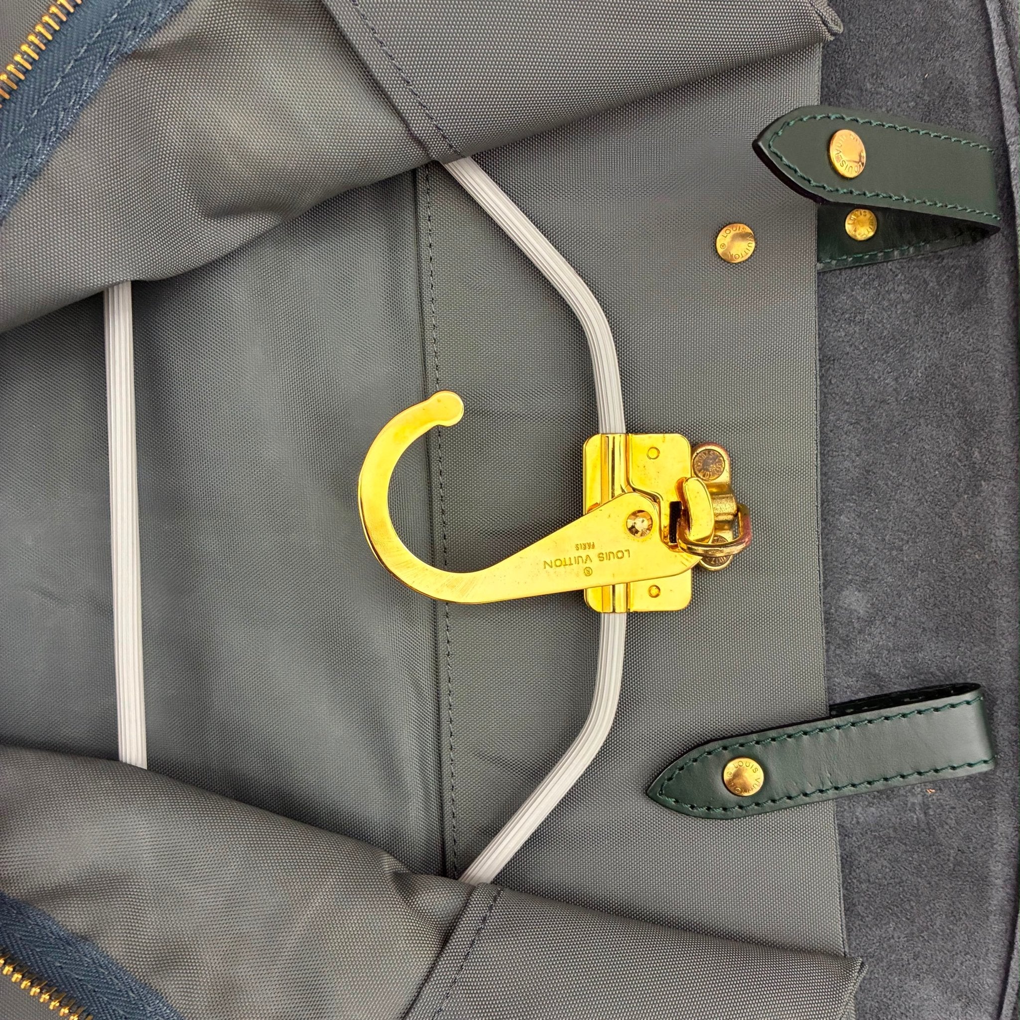 Louis Vuitton Helanga Taiga