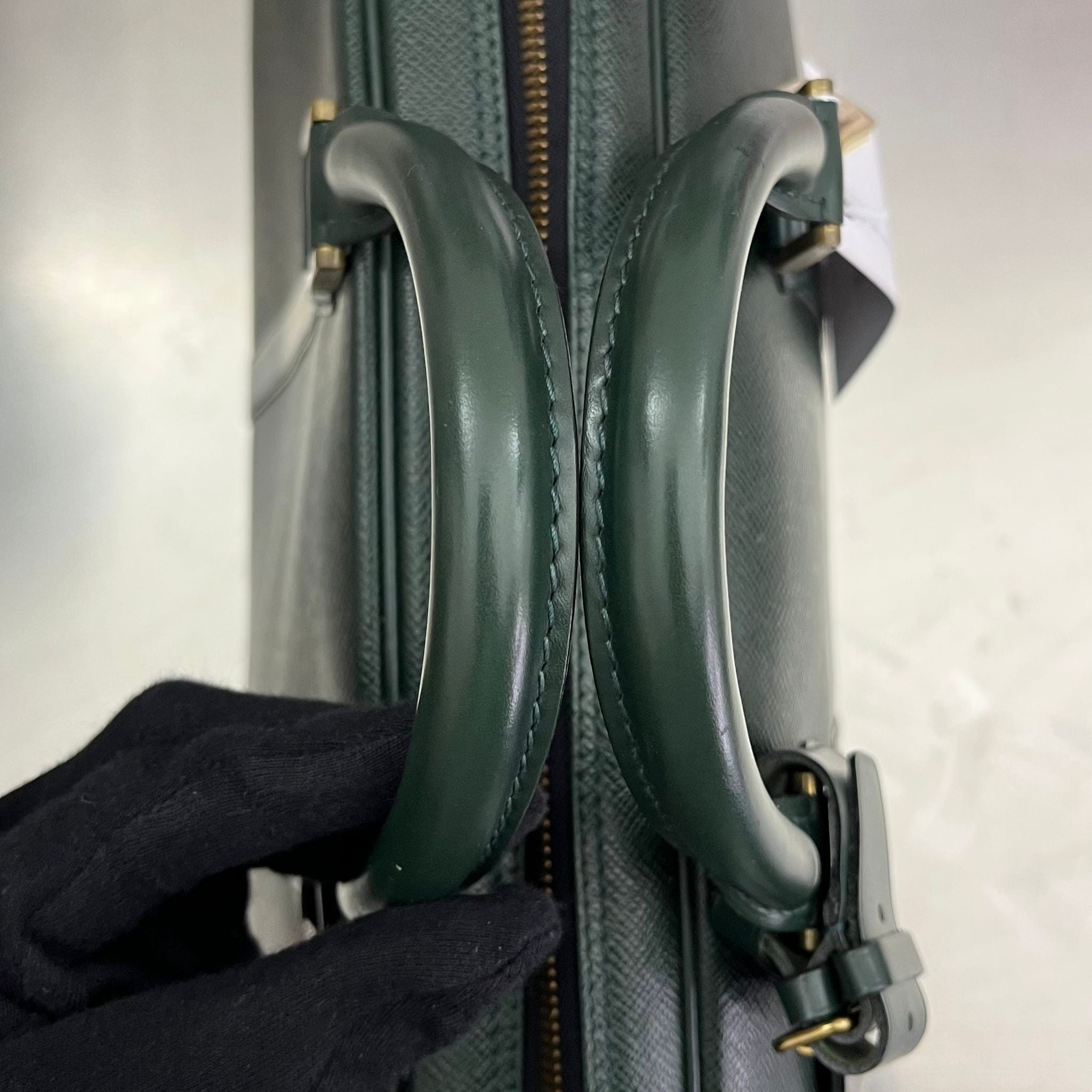 Louis Vuitton Helanga Taiga