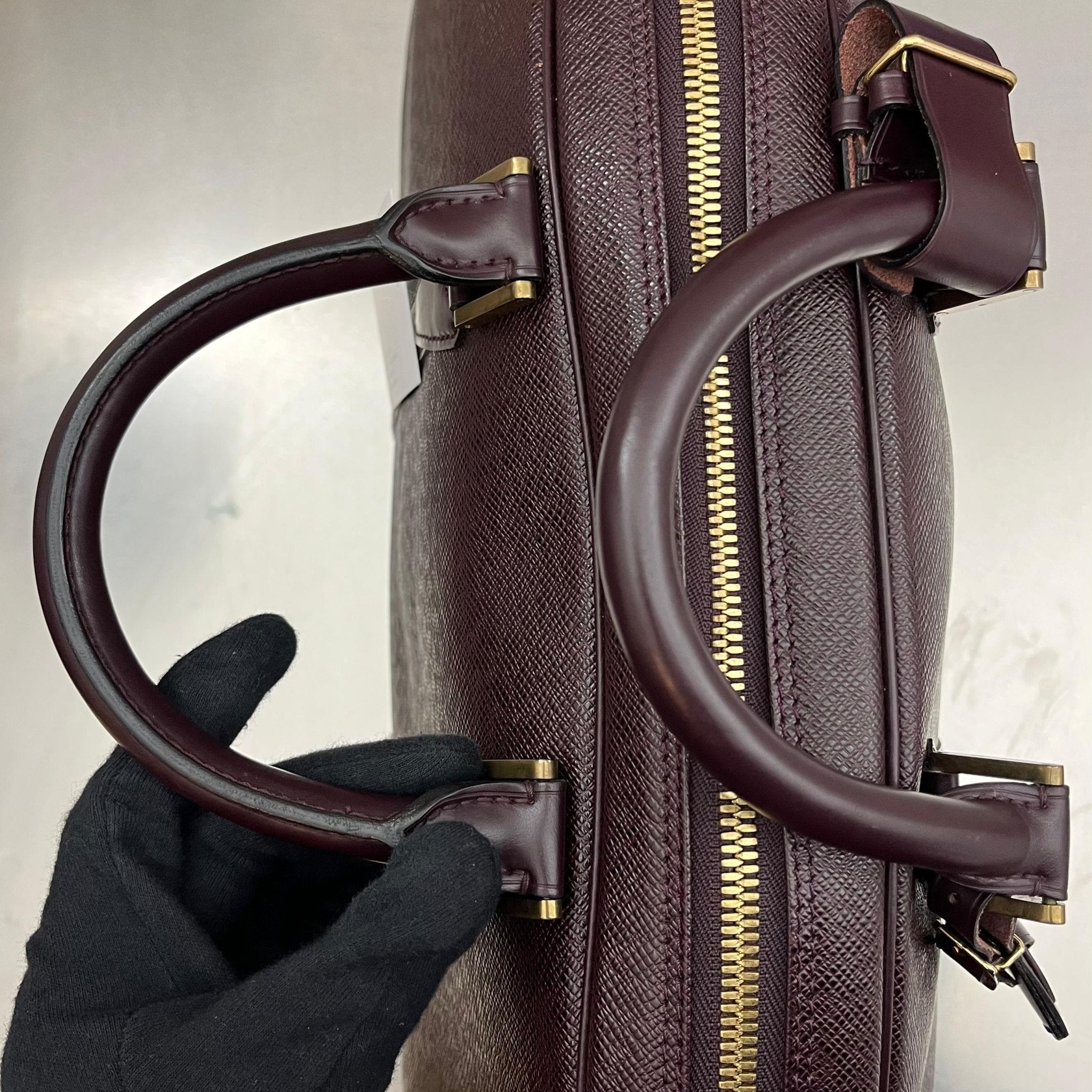 Louis Vuitton Helanga Taiga