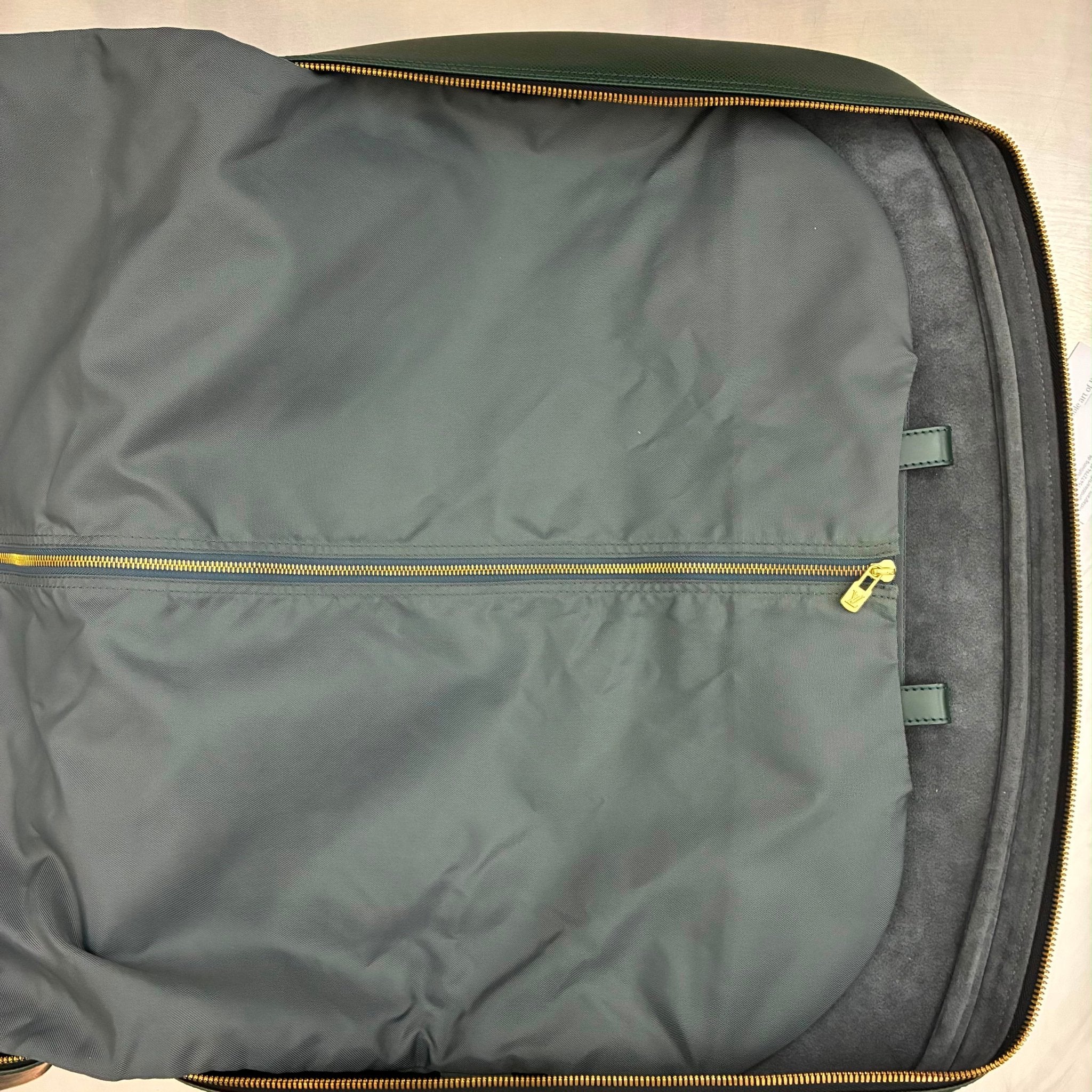 Louis Vuitton Helanga Taiga