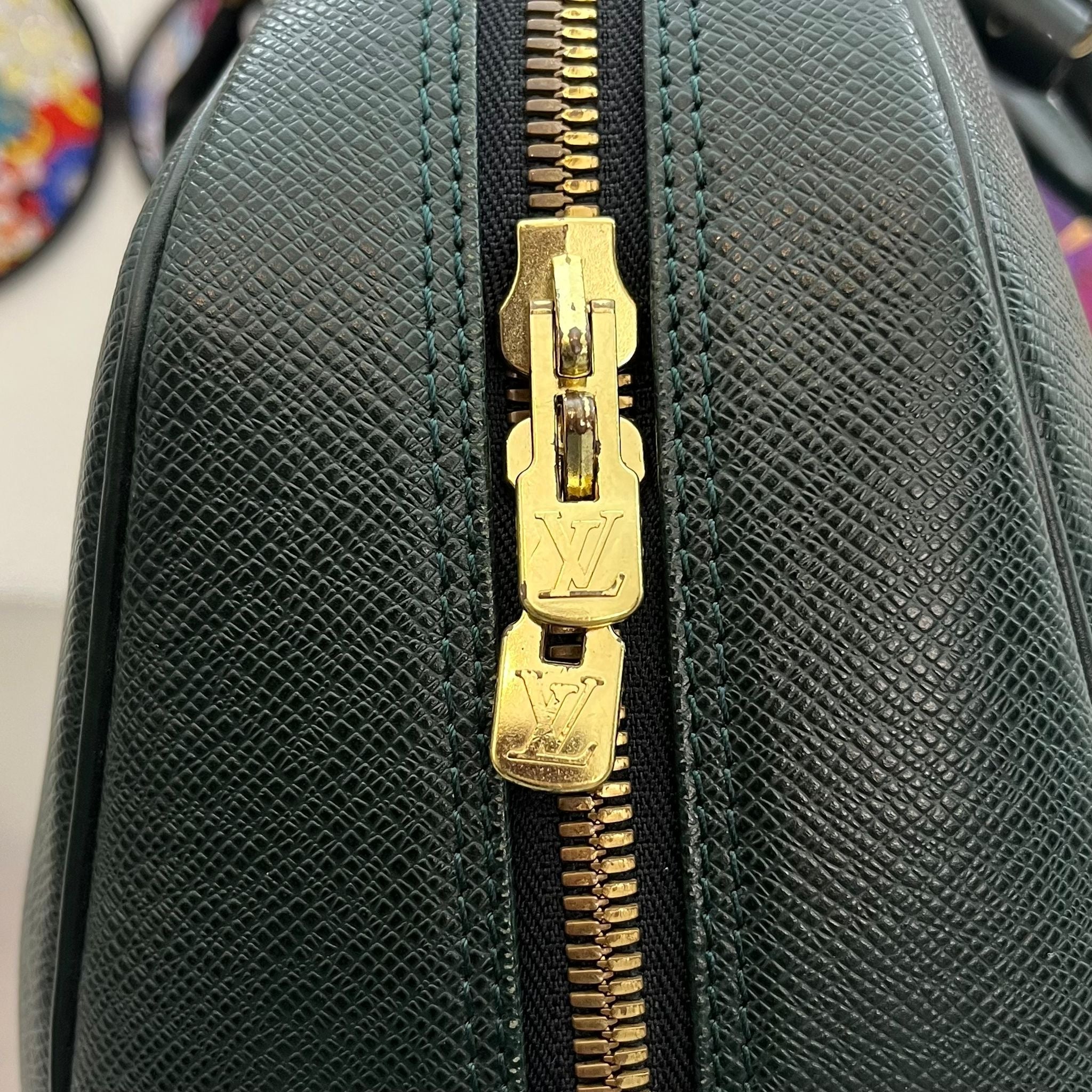 Louis Vuitton Helanga Taiga
