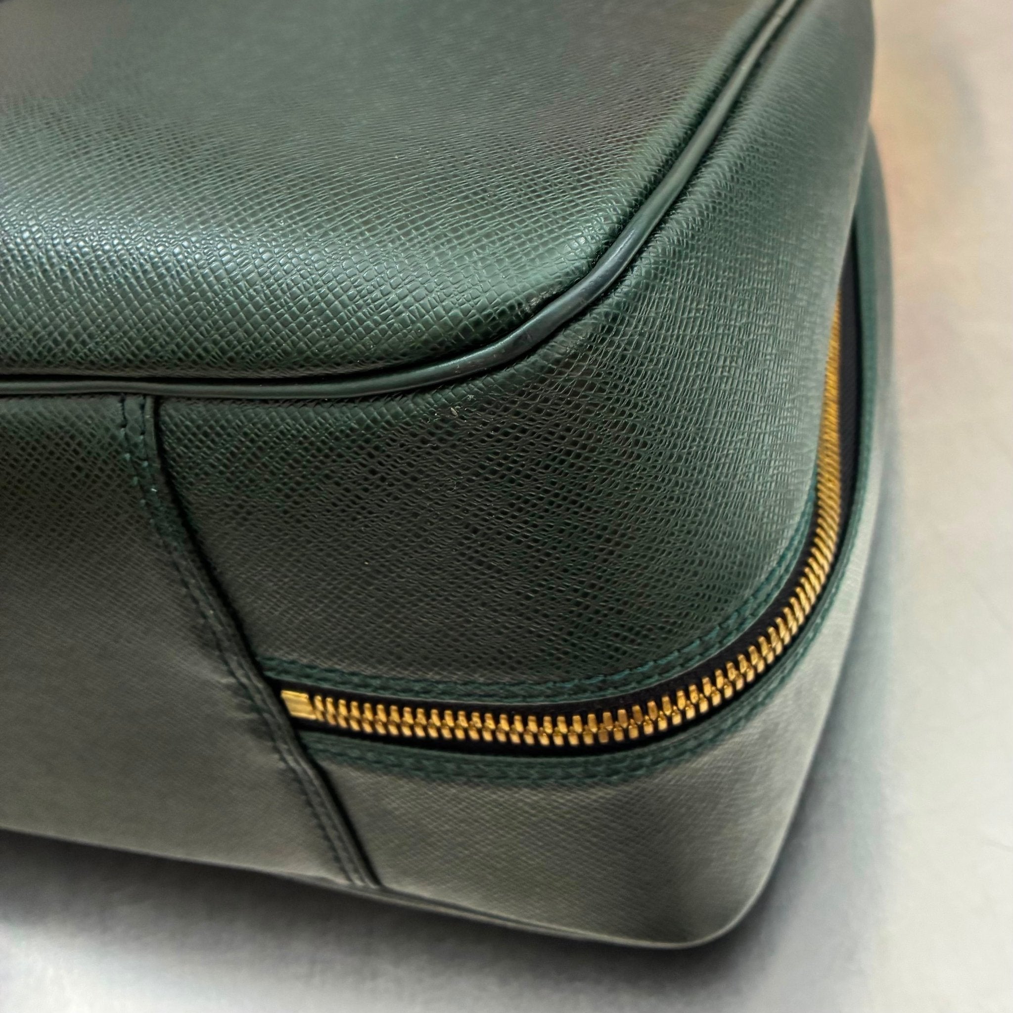 Louis Vuitton Helanga Taiga