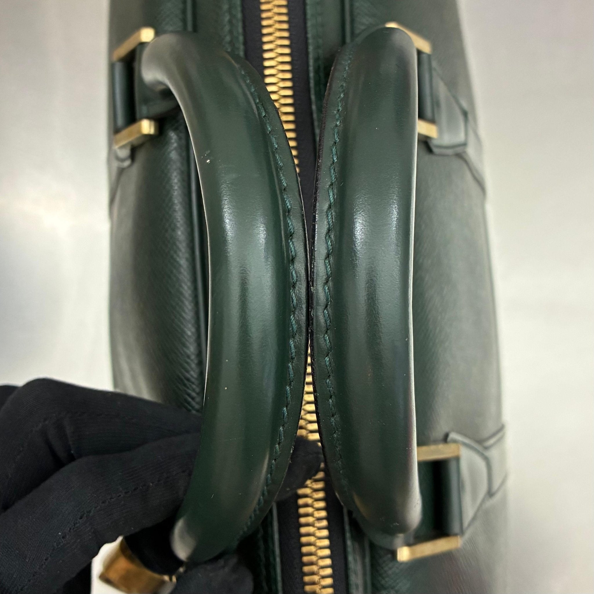 Louis Vuitton Helanga Taiga