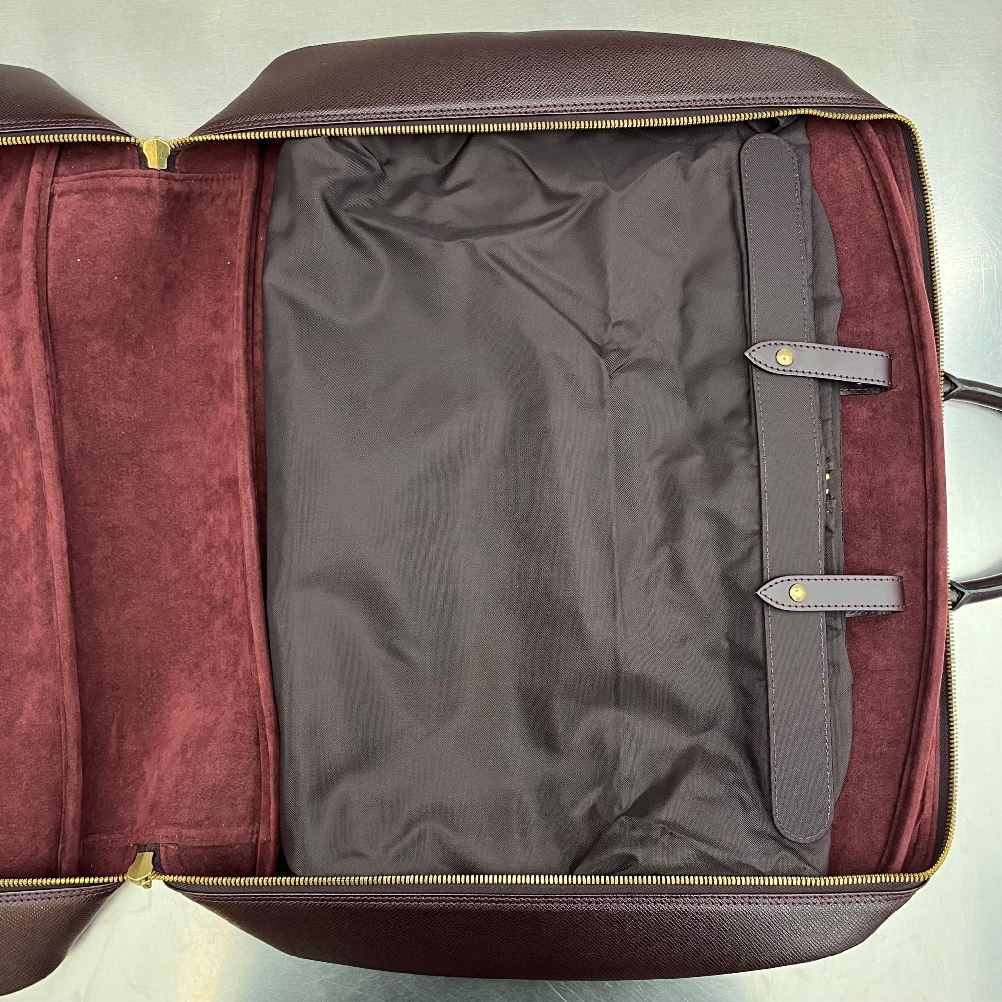Louis Vuitton Helanga Taiga
