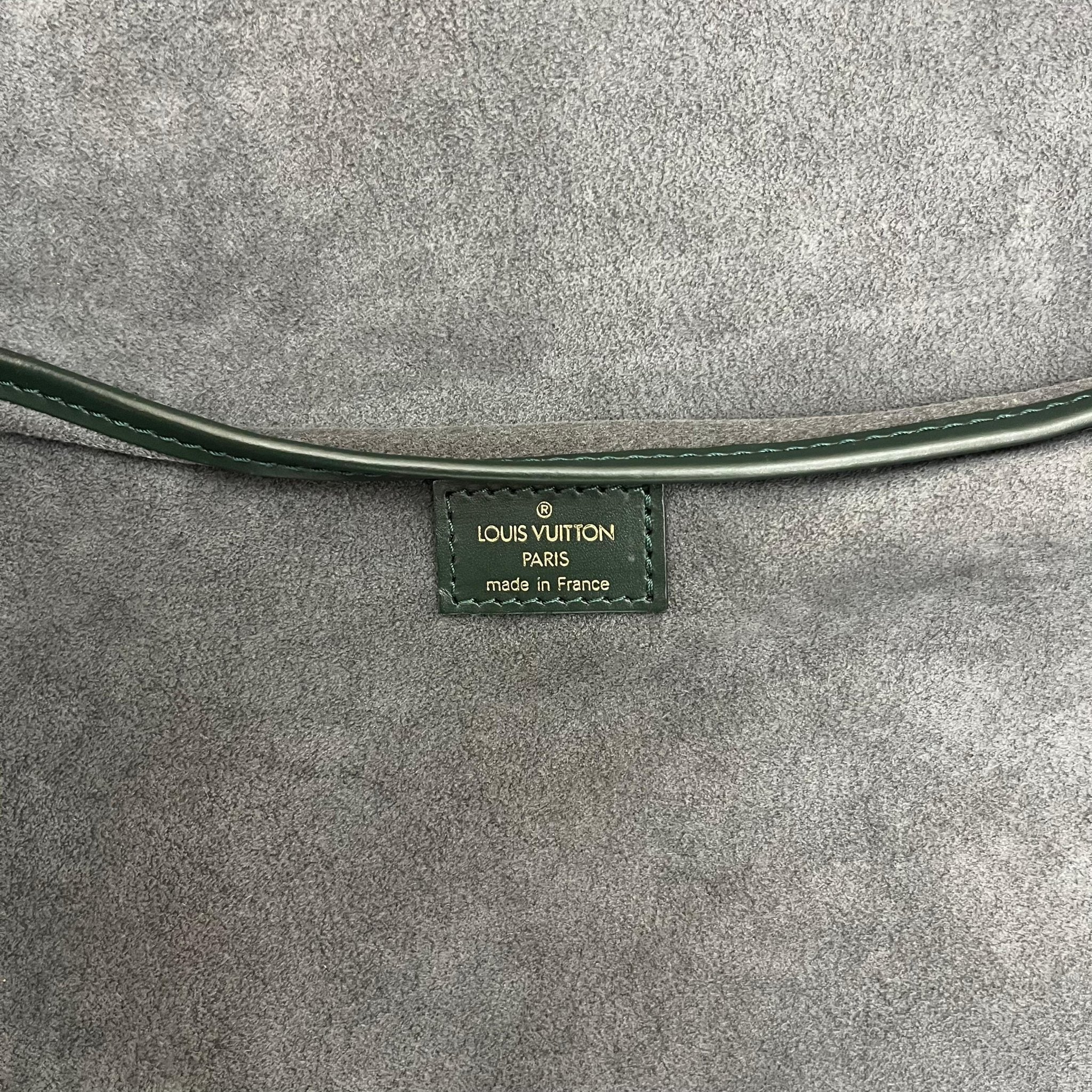 Louis Vuitton Helanga Taiga