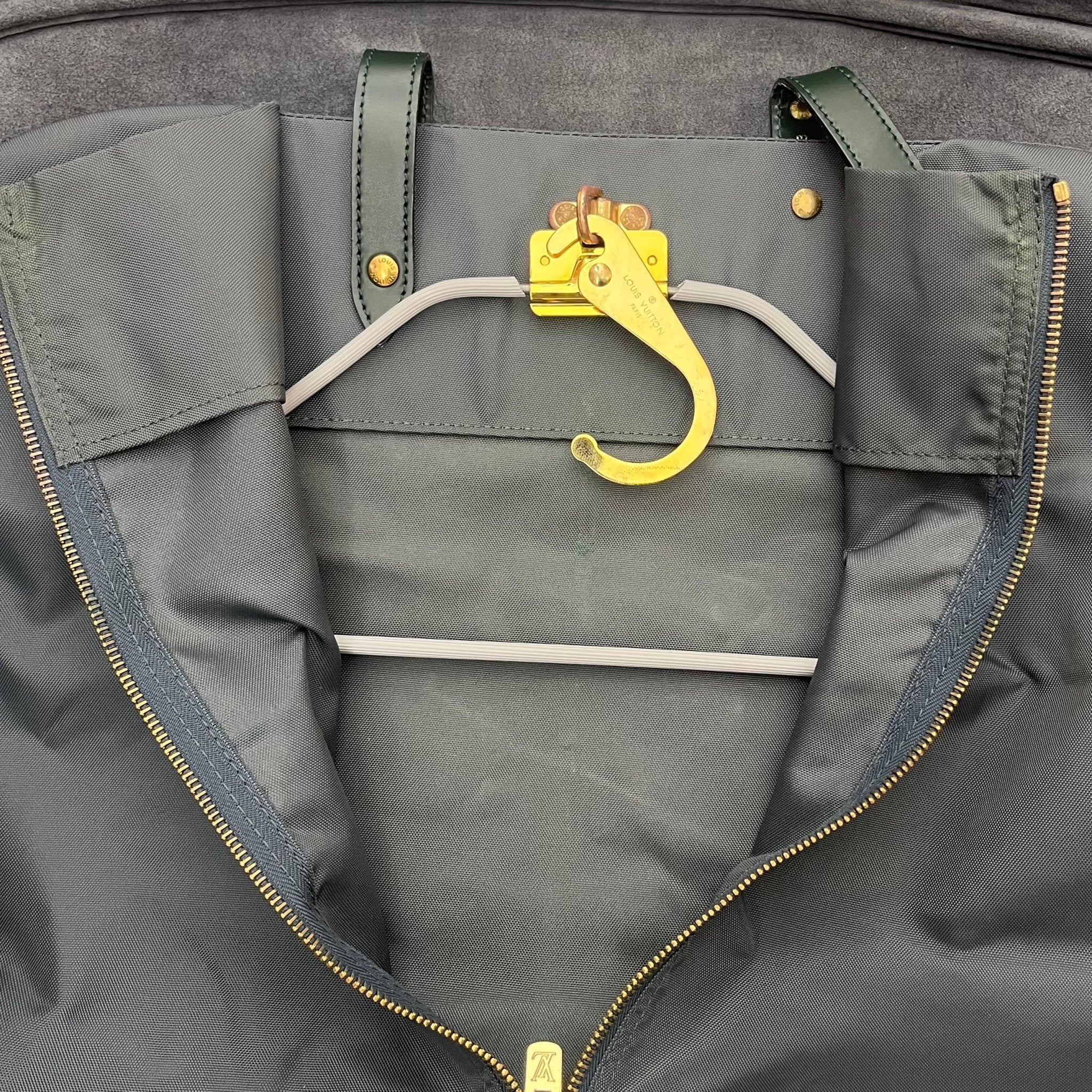 Louis Vuitton Helanga Taiga
