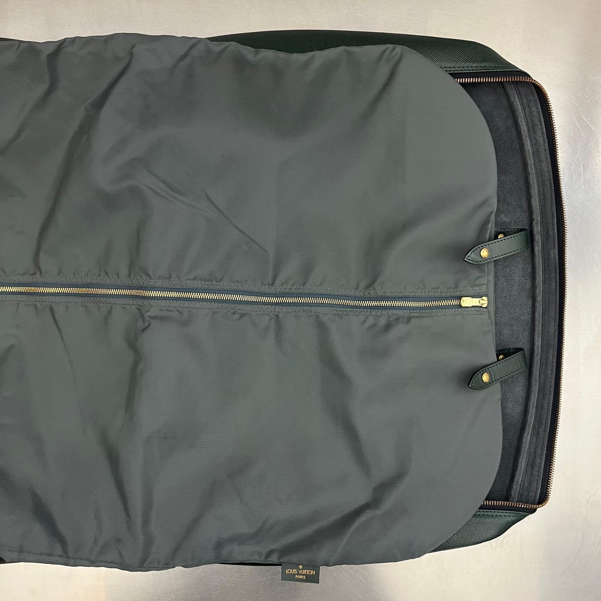 Louis Vuitton Helanga Taiga