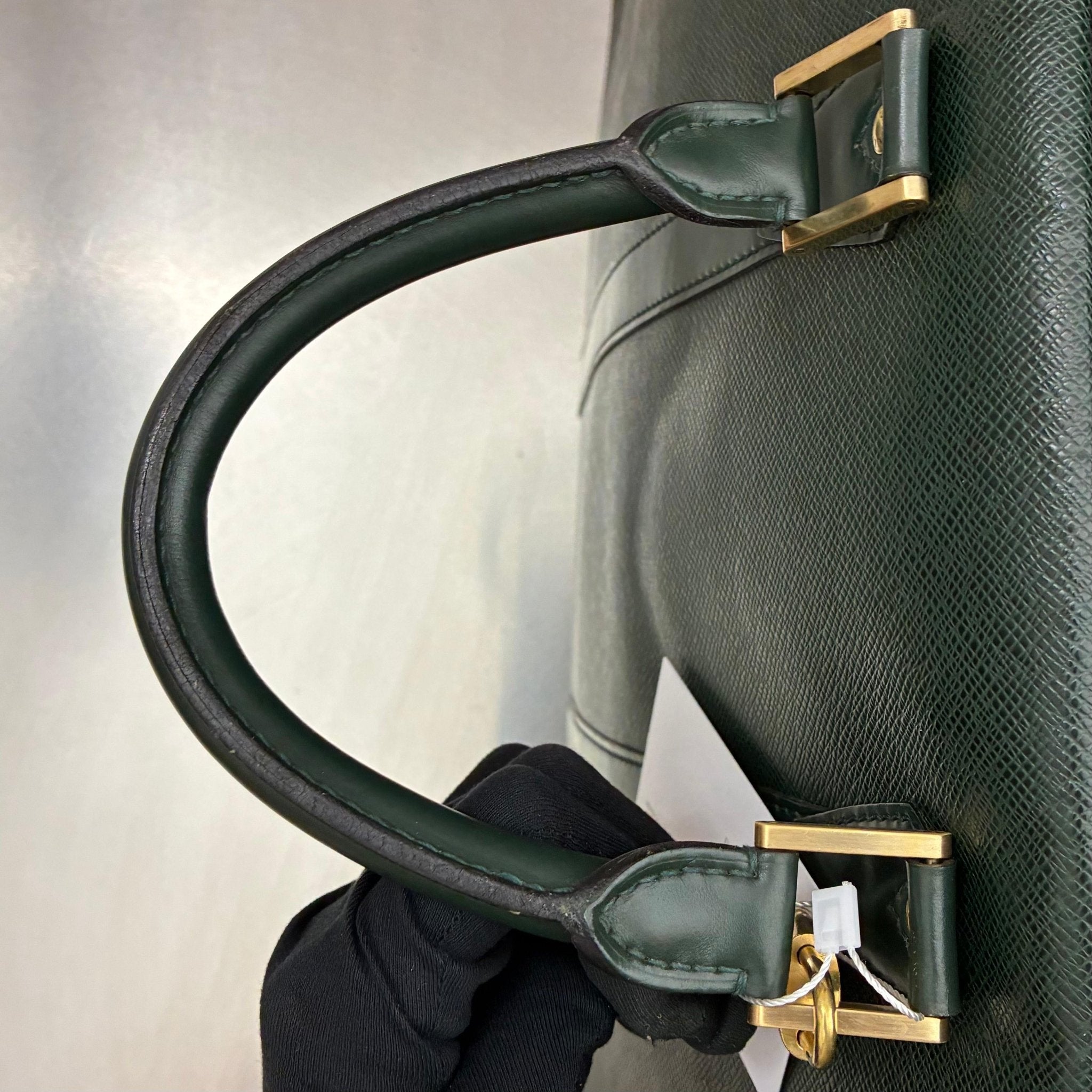 Louis Vuitton Helanga Taiga