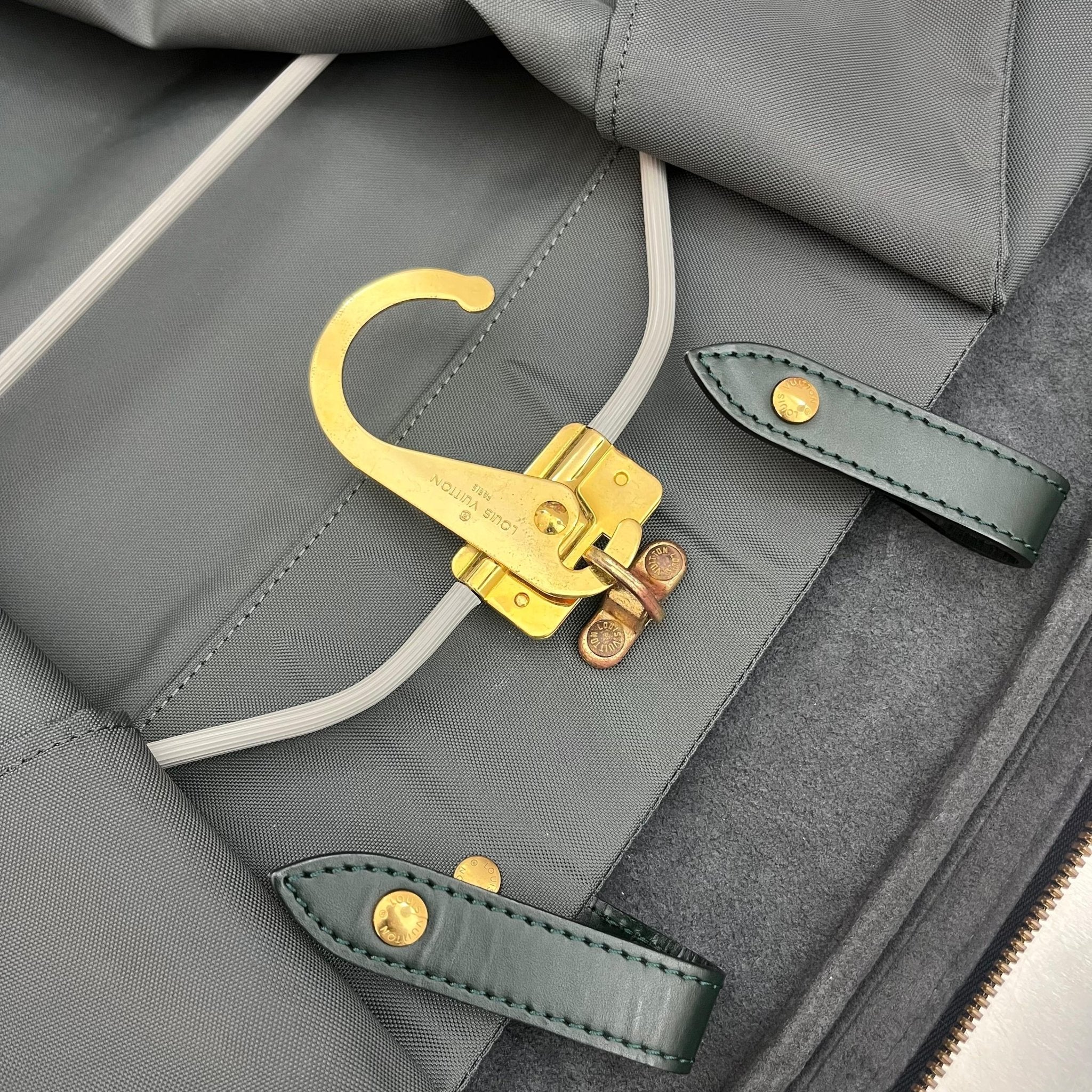 Louis Vuitton Helanga Taiga