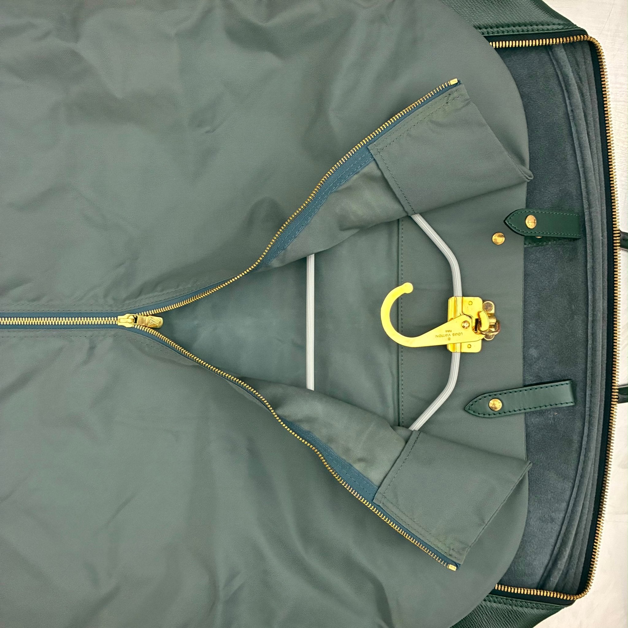 Louis Vuitton Helanga Taiga