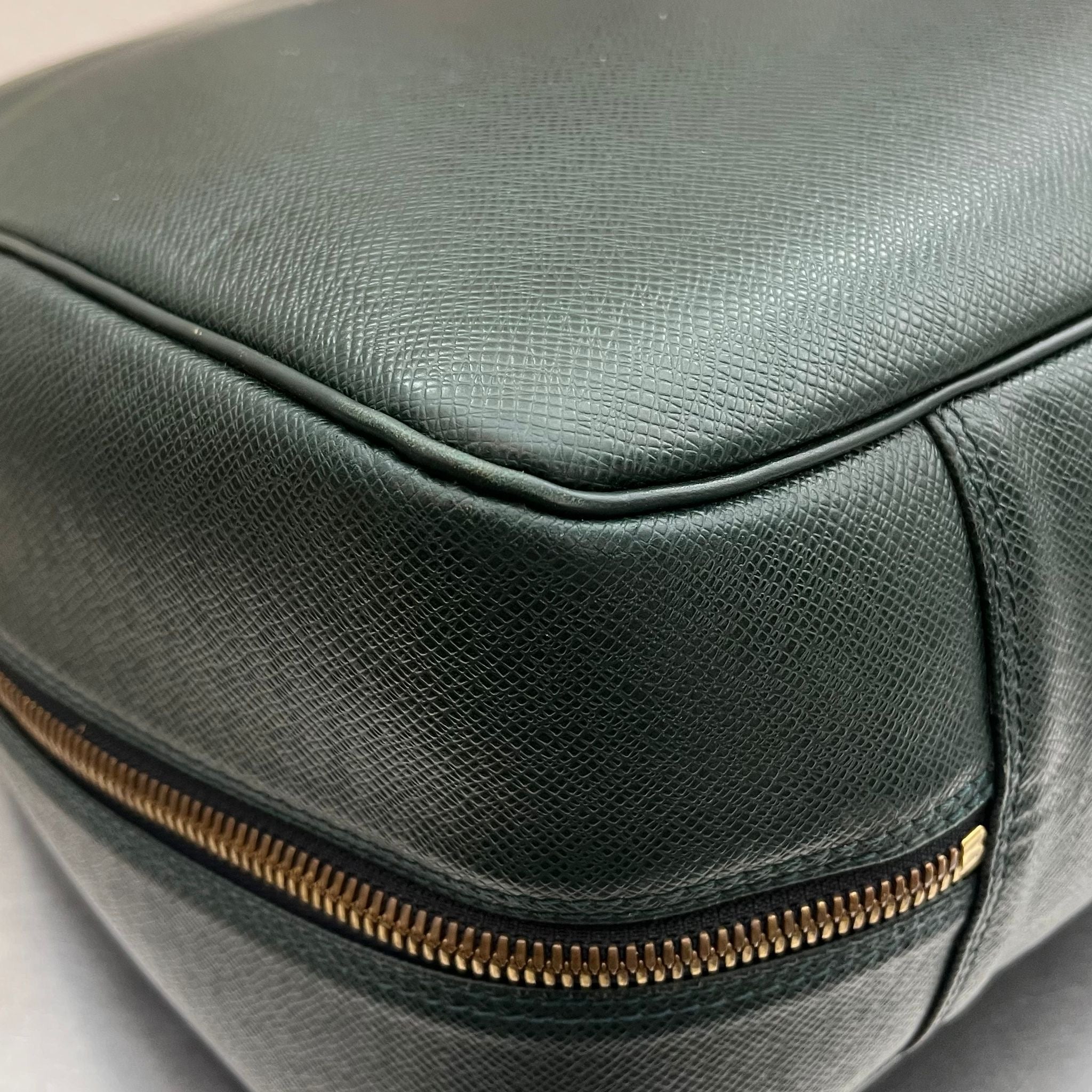 Louis Vuitton Helanga Taiga