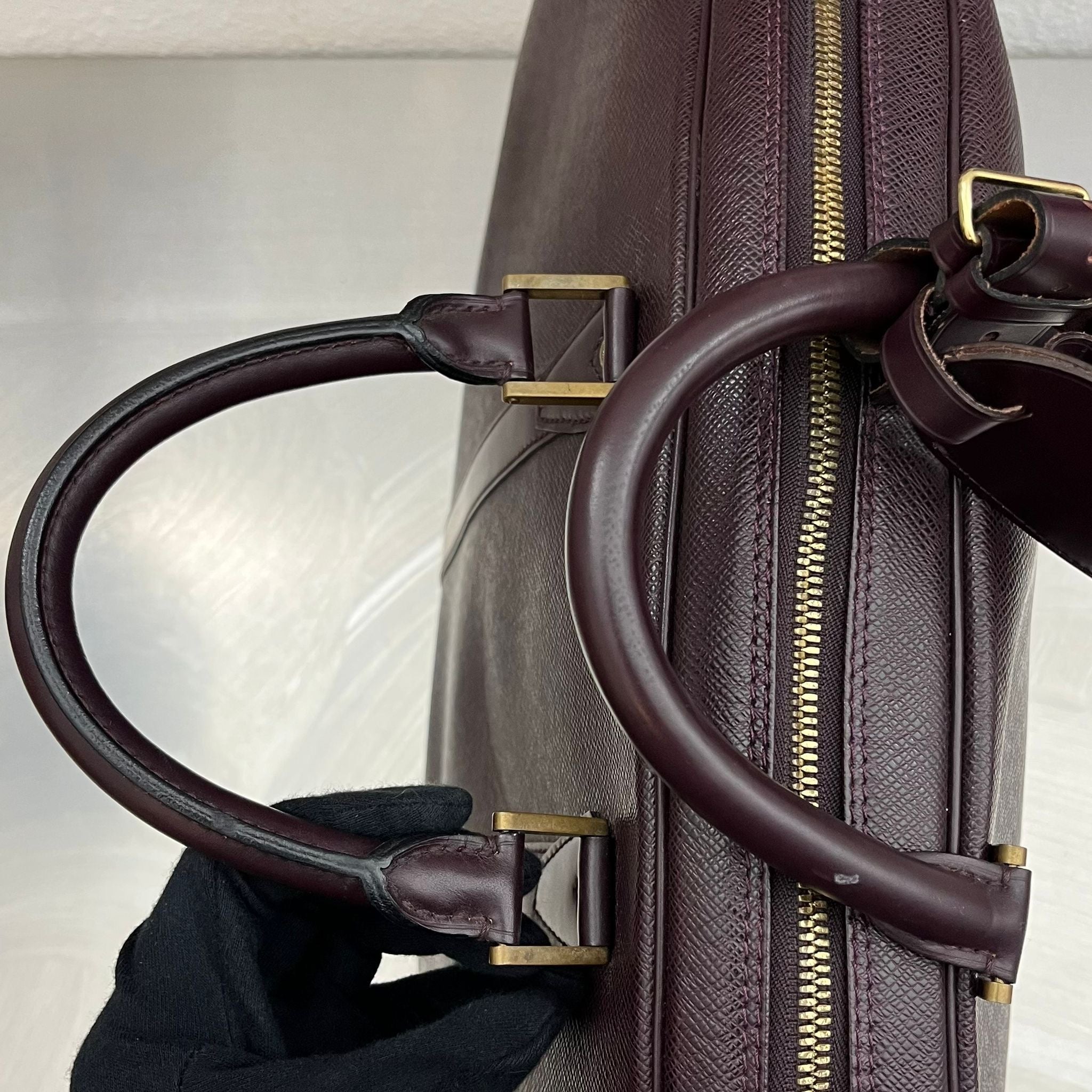 Louis Vuitton Helenga Taiga