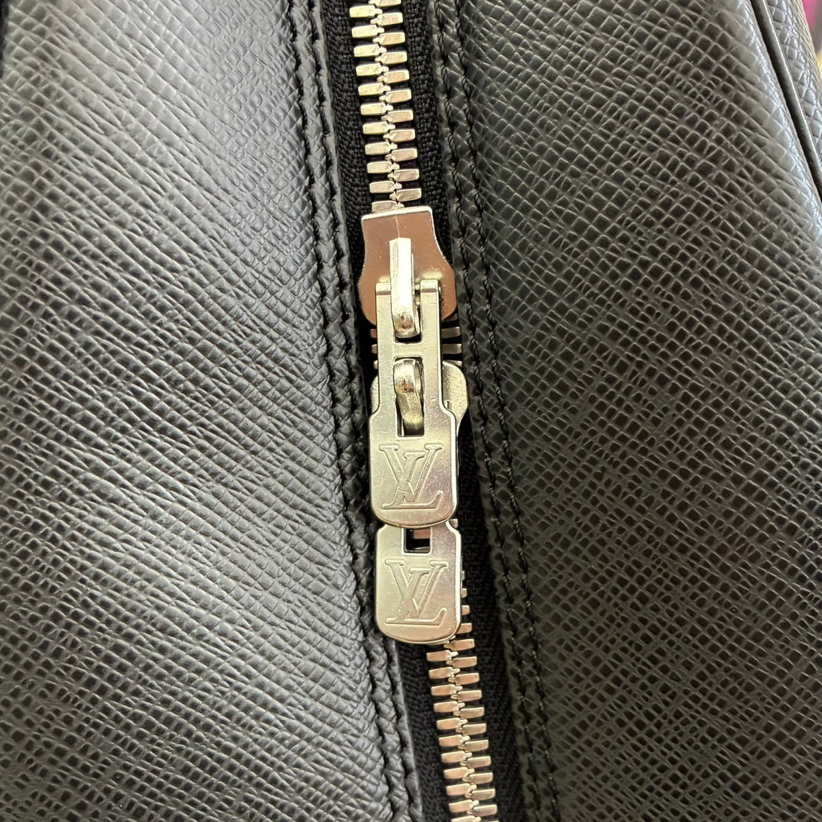 Louis Vuitton Helenga Taiga