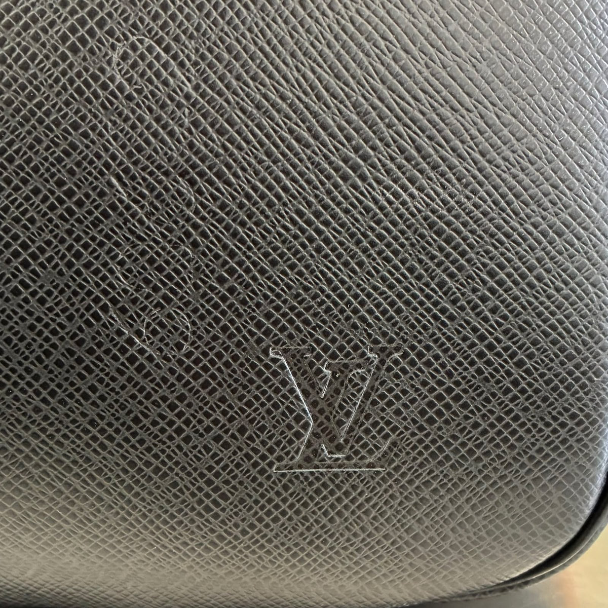 Louis Vuitton Helenga Taiga