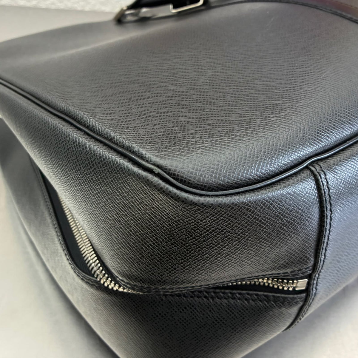 Louis Vuitton Helenga Taiga