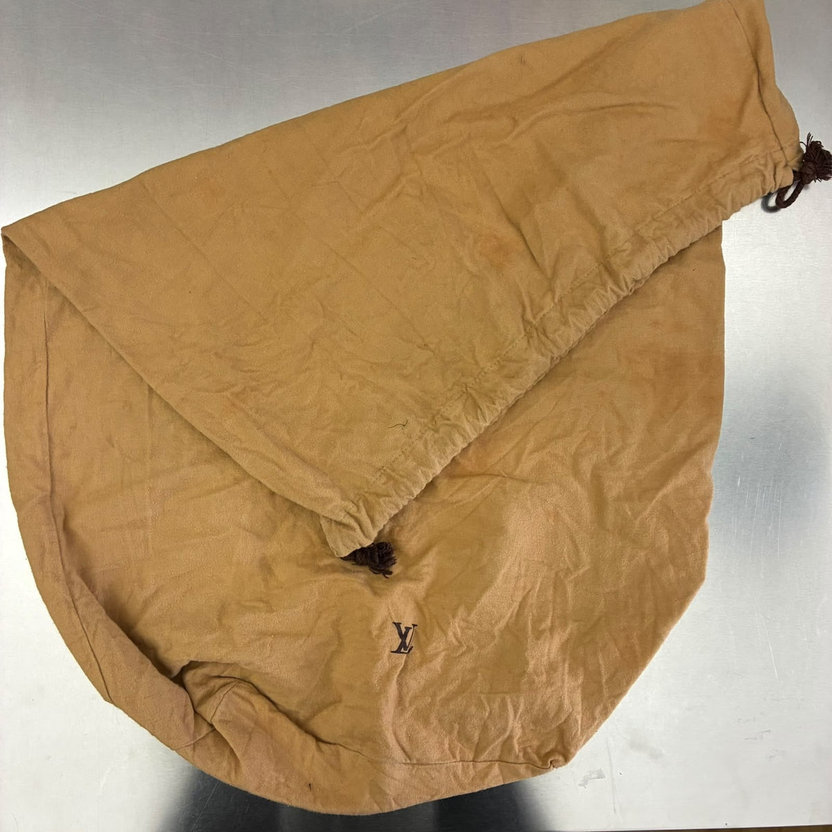 Louis Vuitton Helenga Taiga