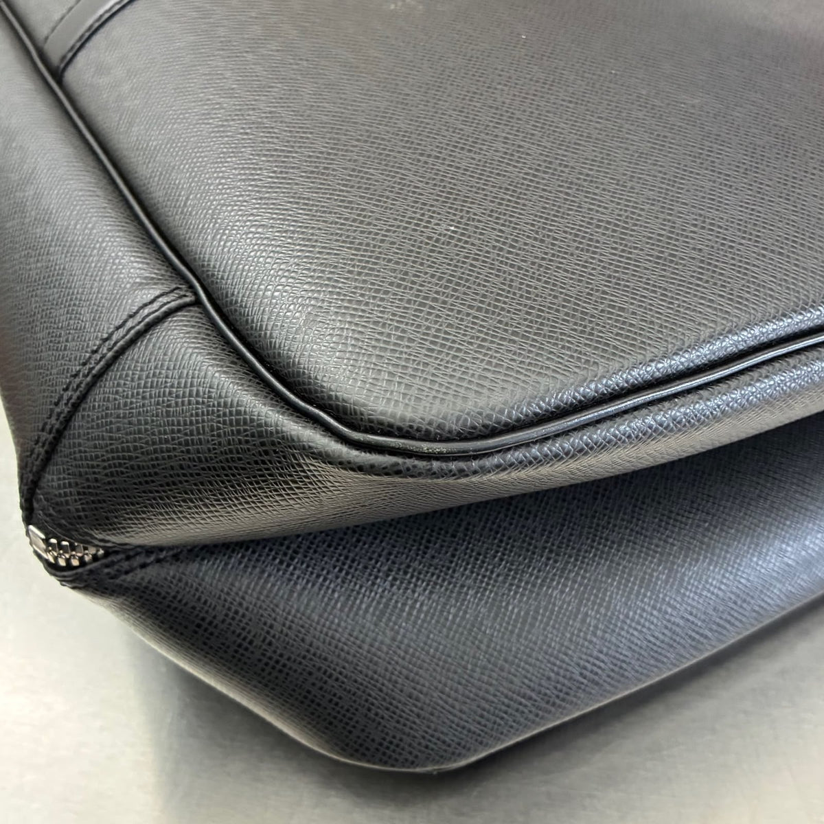 Louis Vuitton Helenga Taiga