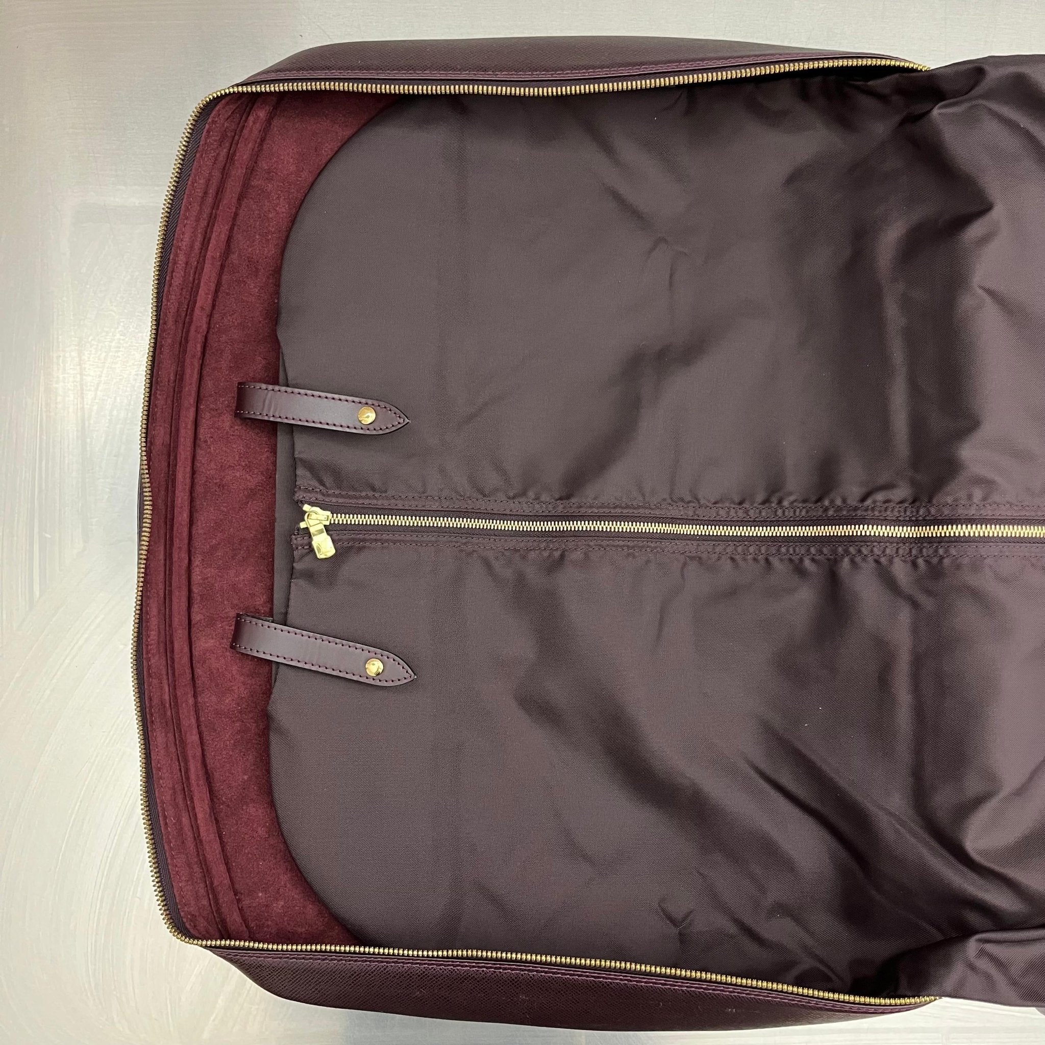 Louis Vuitton Helenga Taiga