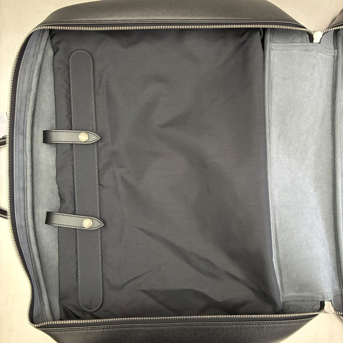 Louis Vuitton Helenga Taiga