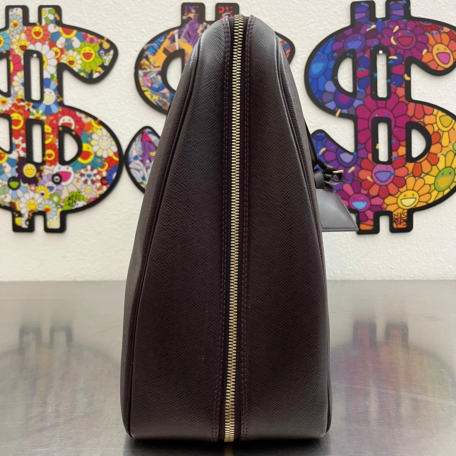 Louis Vuitton Helenga Taiga