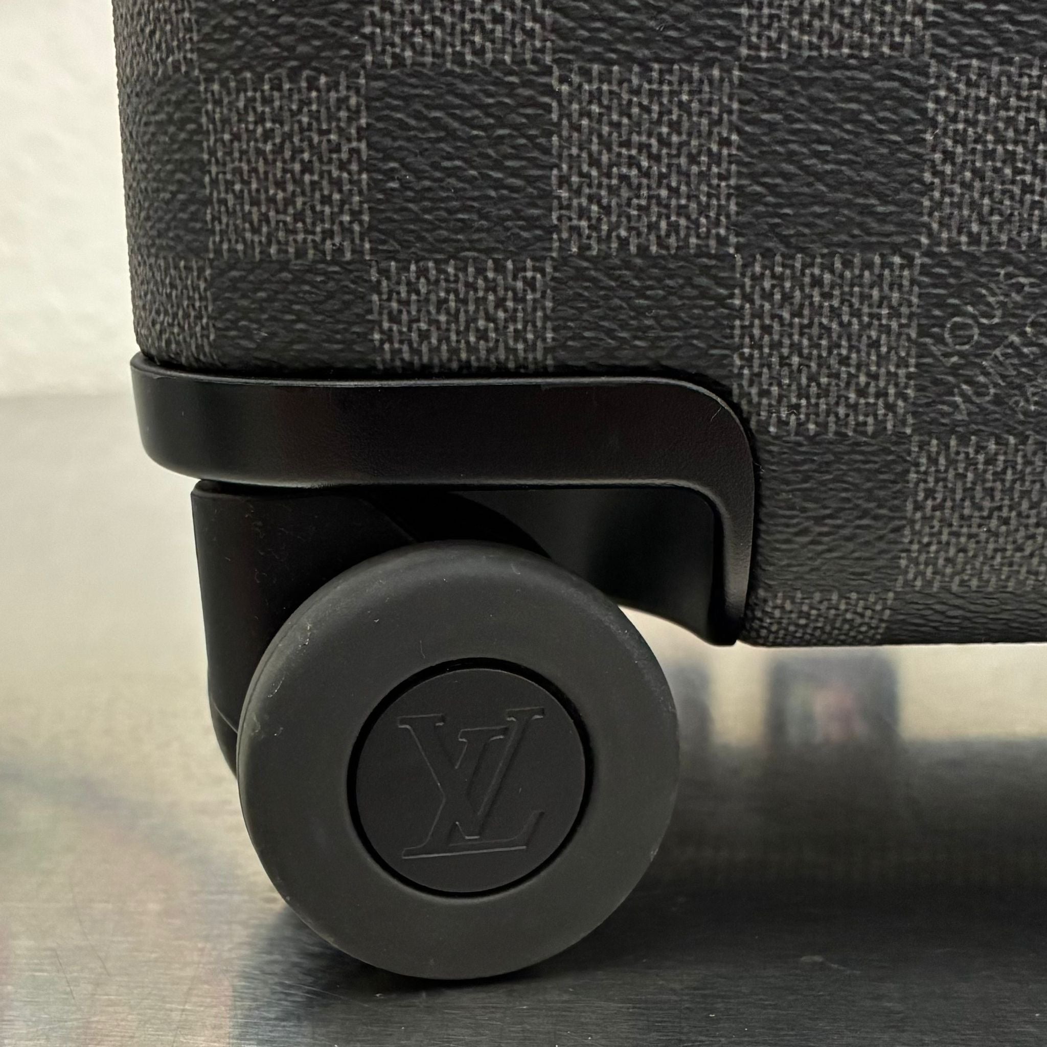 Louis Vuitton Horizon 50 Damier Graphite
