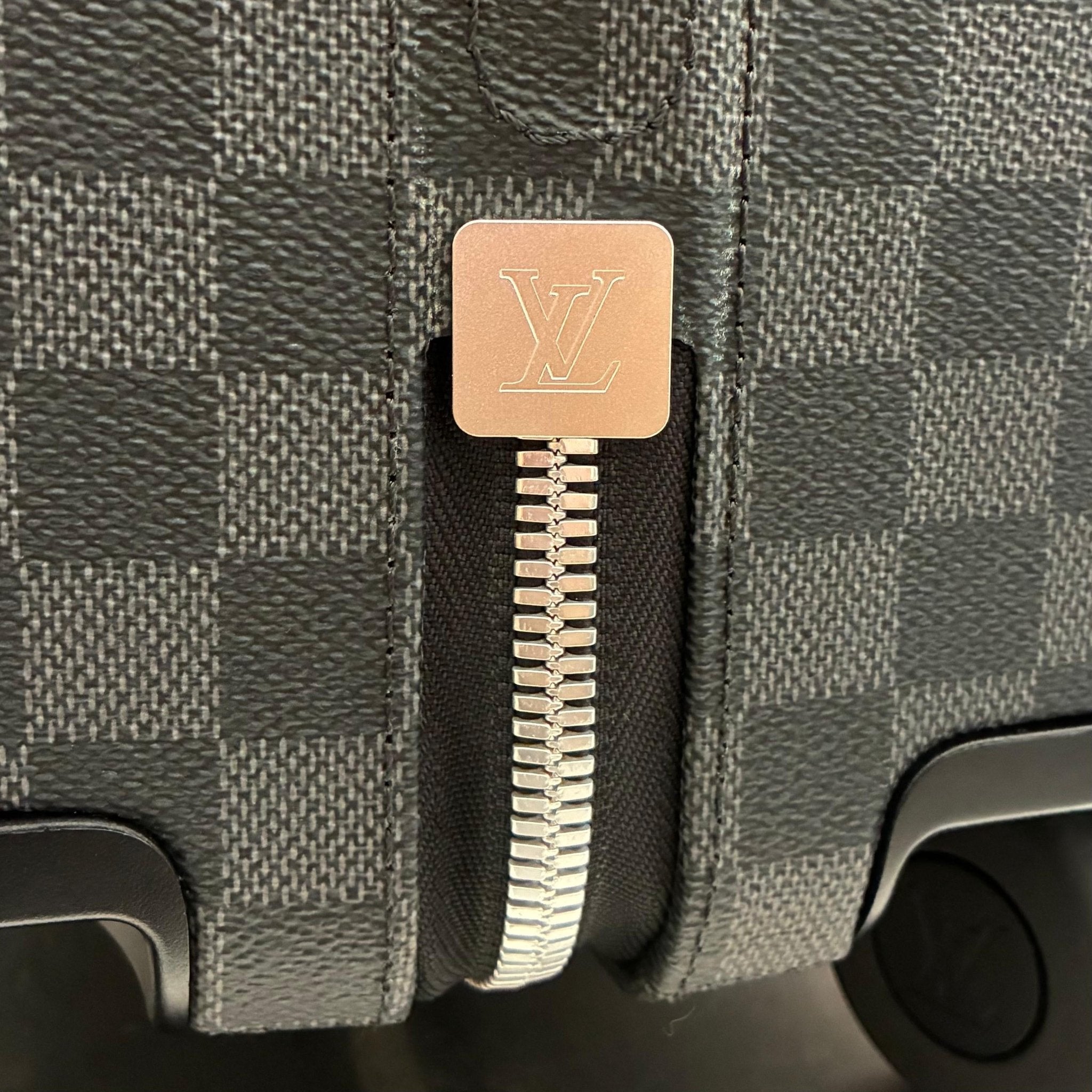 Louis Vuitton Horizon 50 Damier Graphite