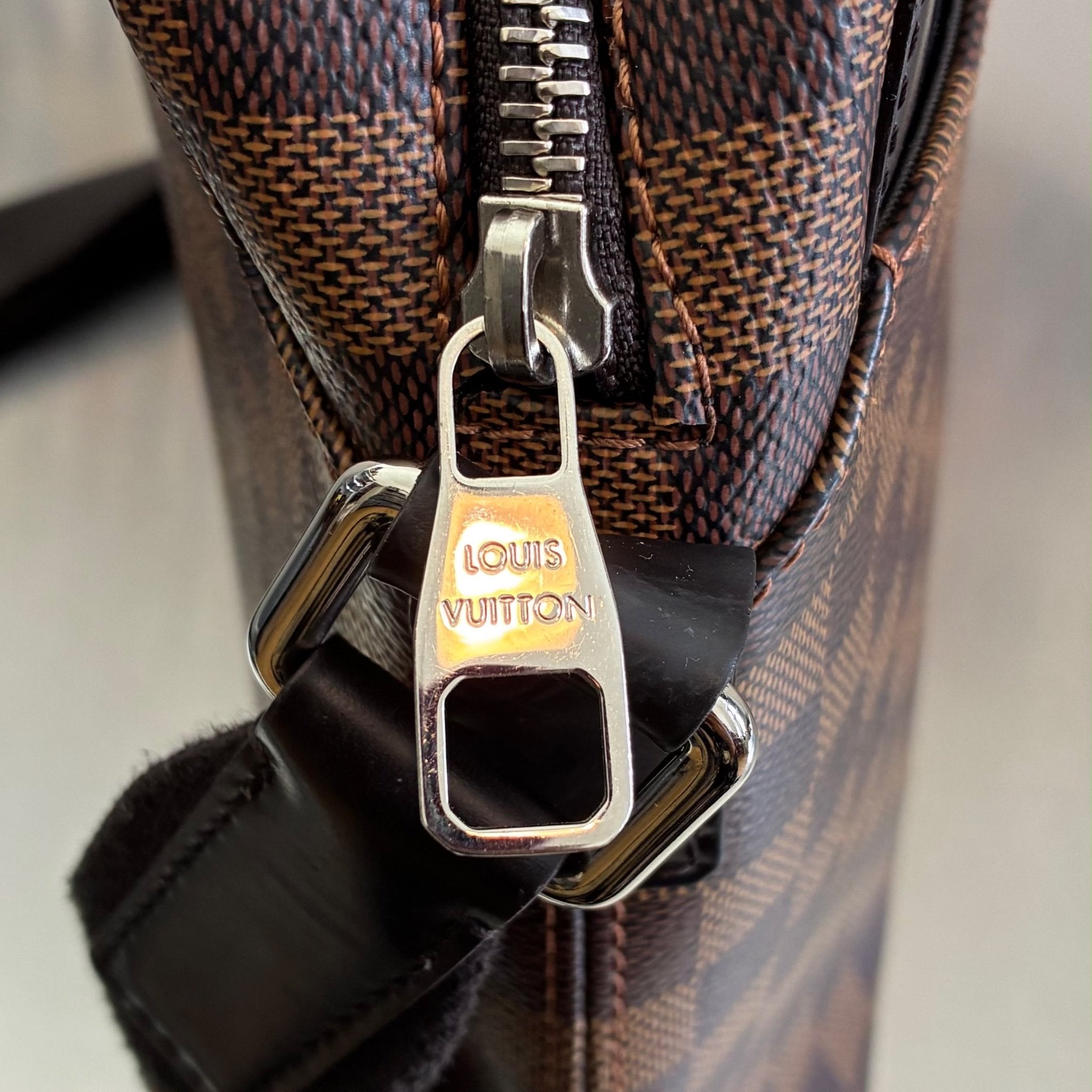Louis Vuitton Jake Messenger Damier Ebene
