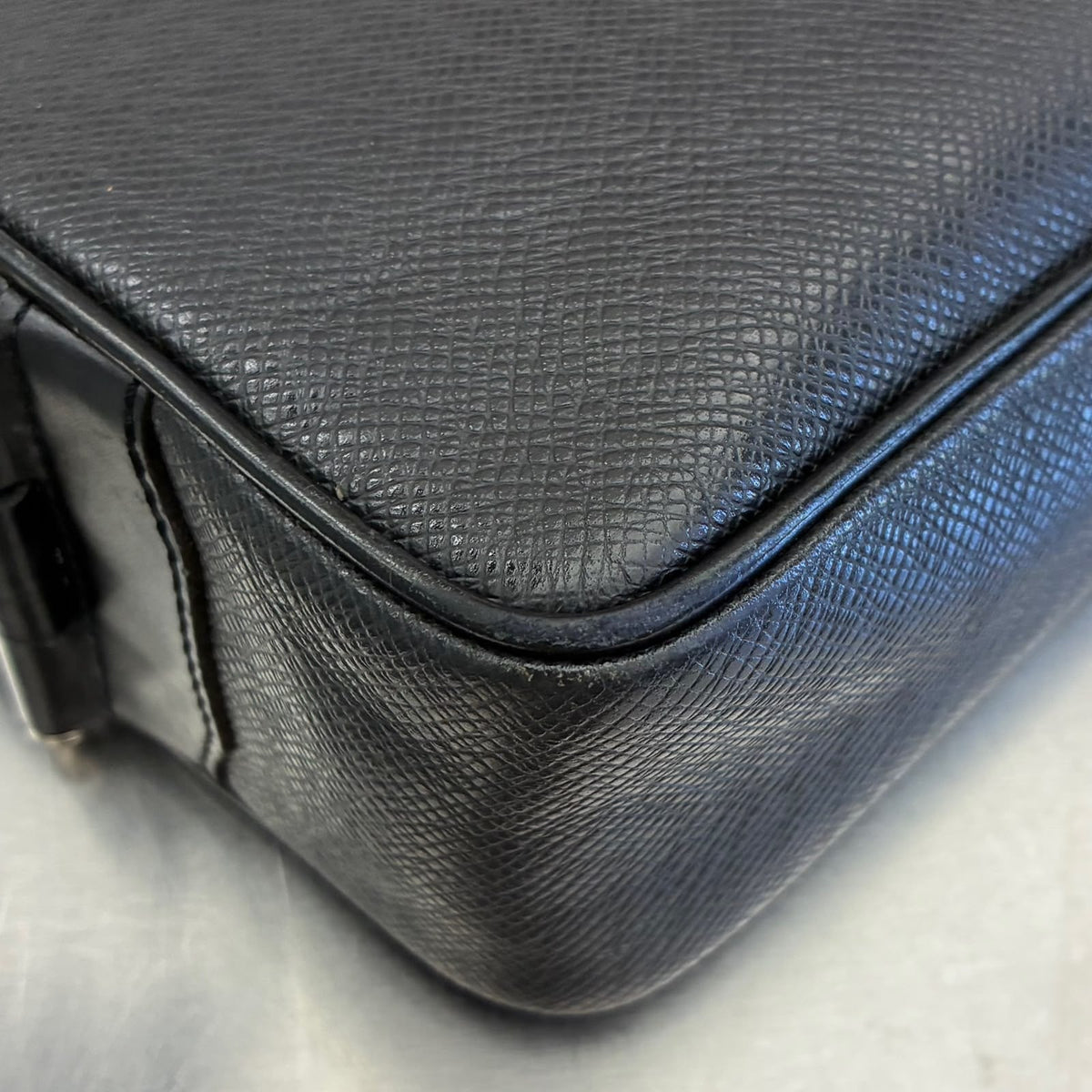 Louis Vuitton Karga Taiga
