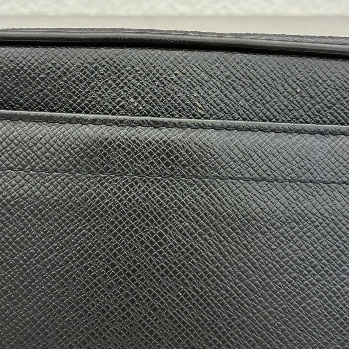 Louis Vuitton Karga Taiga